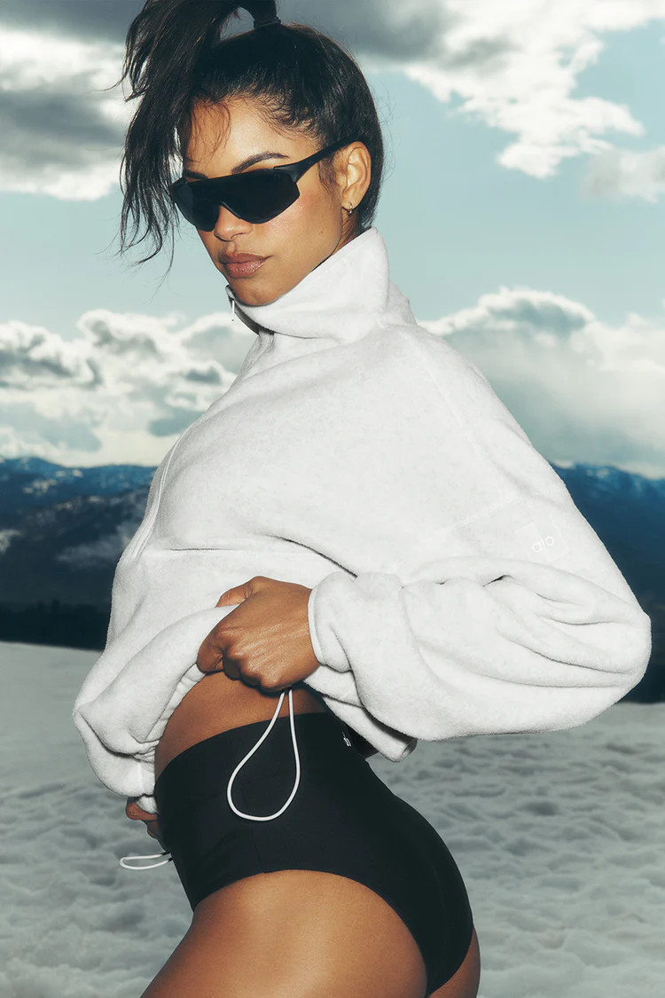 Model is 5’10 wearing SModel is 5’10 wearing SWearing Size SmallModel is 5’10, with a 34”... | Alo Yoga (US)