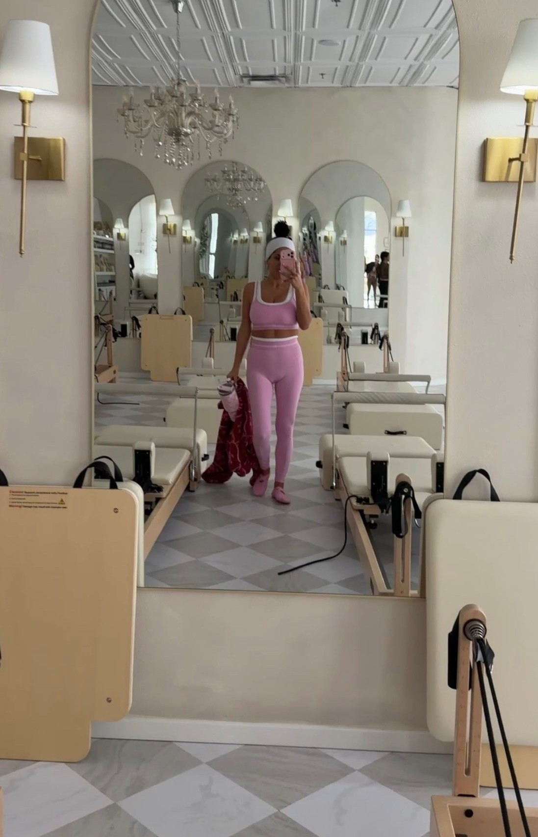 Pilates sessions that feel soft but work deep ✨

#pink #pilates #women

#LTKdayinmylife #LTKselfcare #LTKfitnessgoals