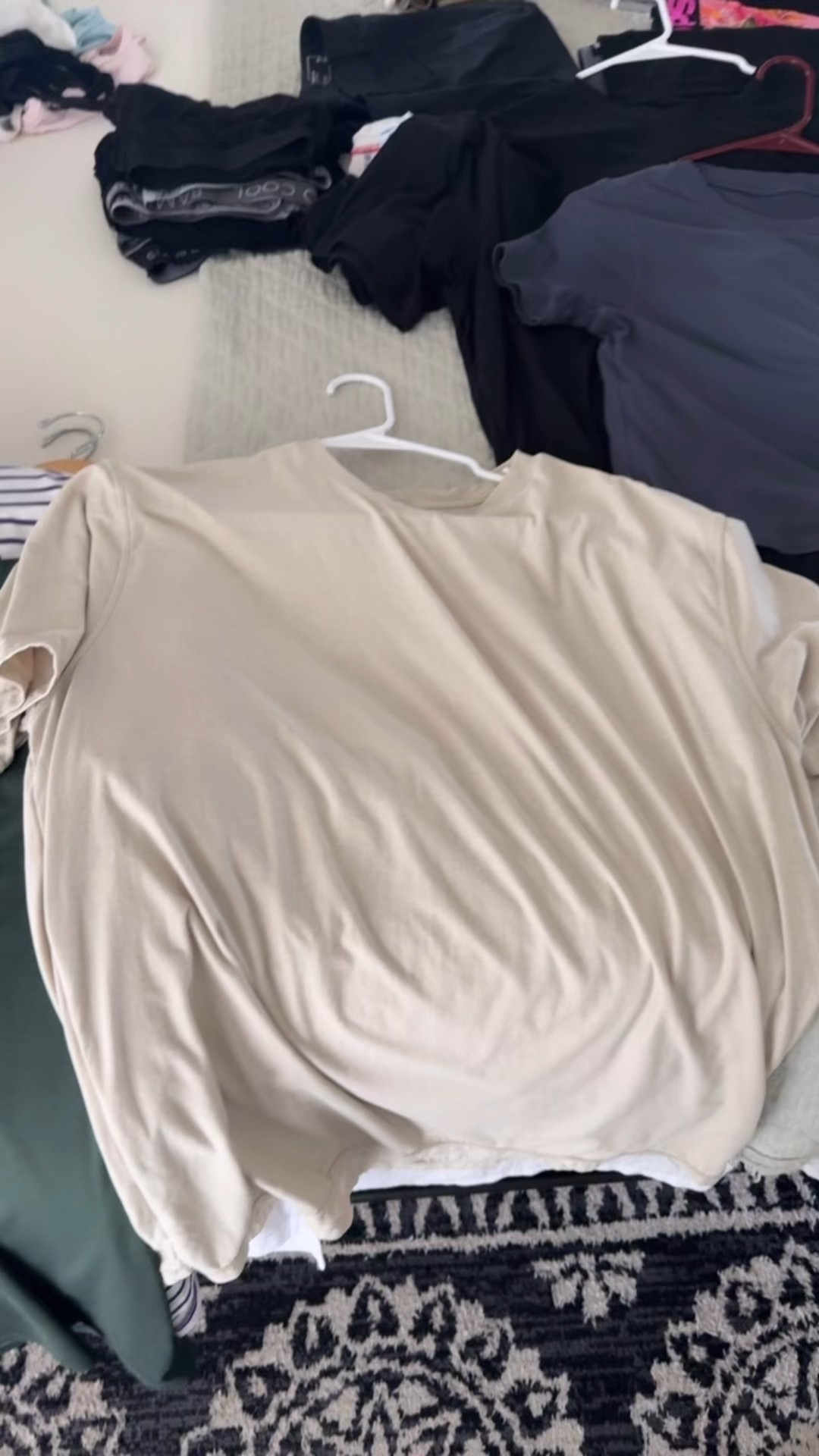 ✨Look for Less✨
Amazon dupe for the Vuori tshirts 😘

#LTKSaleAlert #LTKFindsUnder50 #LTKStyleTip