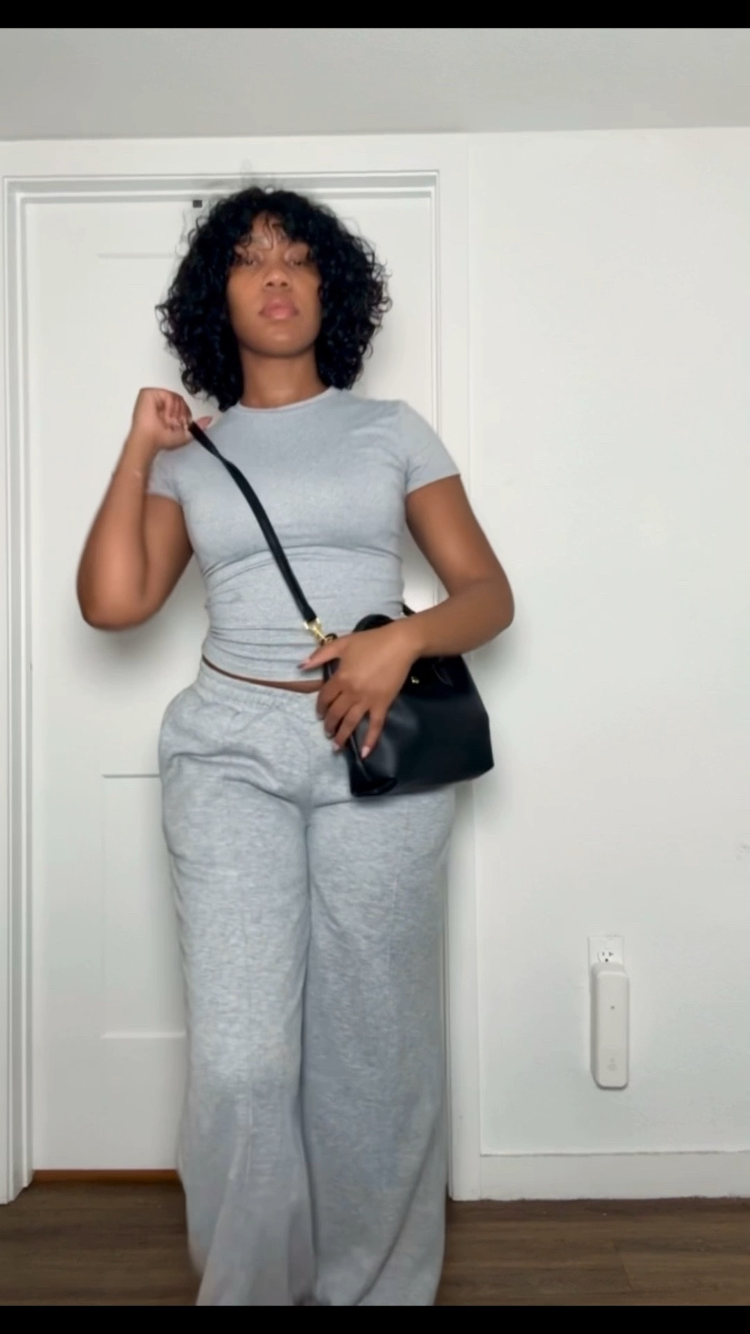 Basics que siempre funcionan 🤍
cómodo, favorecedor y fácil de combinar todos los días.
Todo está linkeado aquí ⬇️


#LTKSeasonal #LTKgrwm #LTKootd