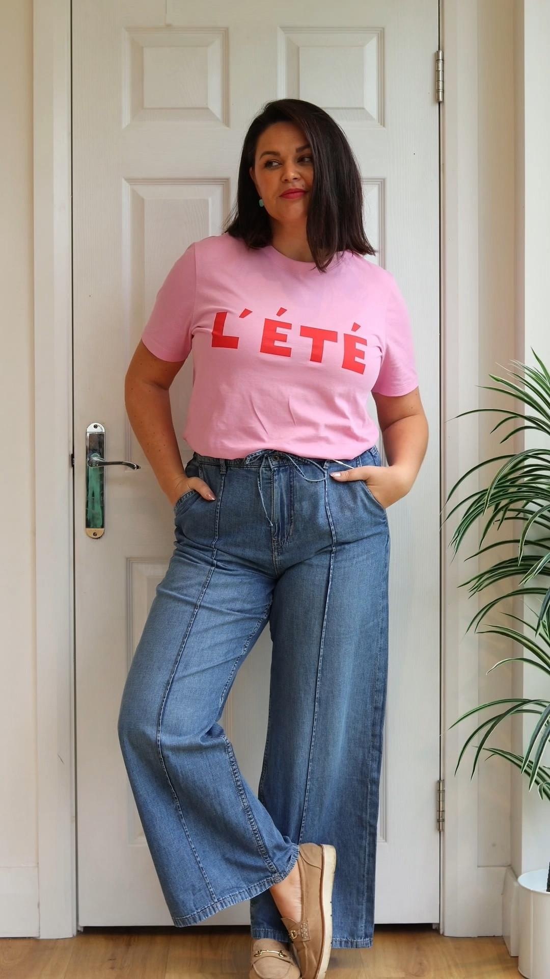 I’m ready for summer now! I’m ready for the short sleeves and L’ete energy! 

Spotted this new in tee at Marks & Spencer and thought…yes!! The bold contrast colours were just wanted I needed and the wide leg jeans were an amazing fit. 10/10 from me! 



#LTKspring #LTKmidsize #LTKuk