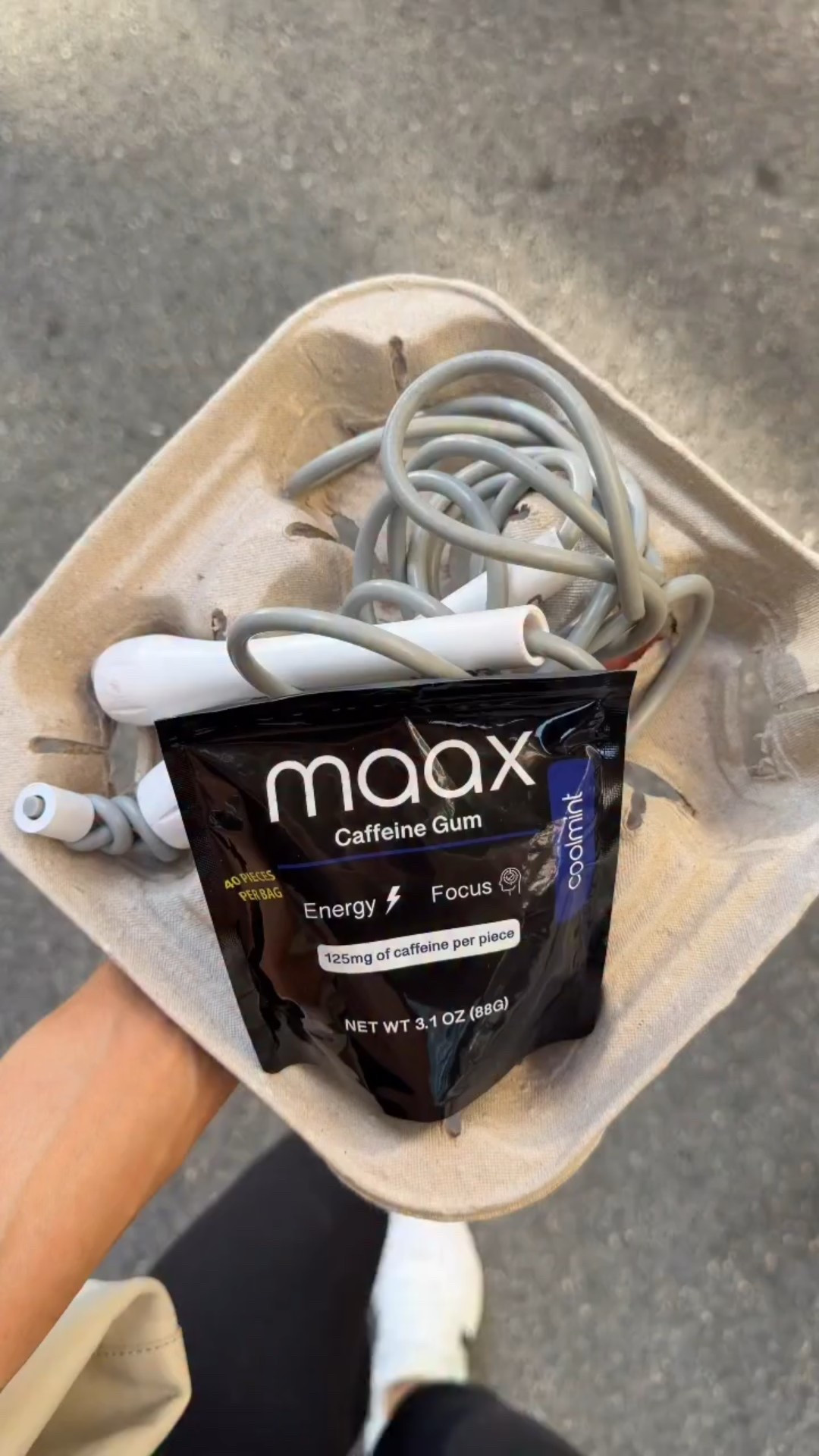 С чего начинается мое утро? План?
Нееет, не с кофе ☕️ — а с @maaxgum.
Бодрит куда лучше!

И, конечно, мой ежедневный сет тренировок на скакалке 💫

Входим постепенно:
День 1: 30 сек прыжков + 30 сек отдыха × 5
День 2: 40 сек прыжков + 30 сек отдыха × 5
День 3: 1 мин прыжков + 40 сек отдыха × 4
День 4: отдых и прогулка на 10 000 шагов
День 5: 1 мин + 30 сек отдыха × 5
День 6: 1 мин 15 сек × 4
День 7: отдых и прогулка на 10 000 шагов

Раскачиваемся, друзья! 🔥🪢
___

How does my morning start? A plan?
Nooo, not with coffee ☕️ — but with @maaxgum.
It boosts my energy even better!

And of course, my daily jump rope workout set 💫

Easing into it gradually:
Day 1: 30 sec jumping + 30 sec rest × 5
Day 2: 40 sec jumping + 30 sec rest × 5
Day 3: 1 min jumping + 40 sec rest × 4
Day 4: rest + a 10,000-step walk
Day 5: 1 min jumping + 30 sec rest × 5
Day 6: 1 min 15 sec × 4
Day 7: rest + a 10,000-step walk

Let’s get moving, friends! 🔥🪢

#maaxgum #jumprope