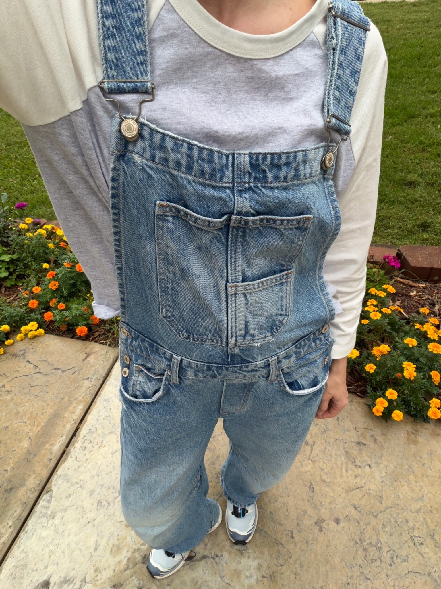 Yesterdays ootd! Medium in baseball tee, small in overalls, back in stock! Also found the Salomon’s back in stock in this color way!

#LTKootd #LTKSeasonal