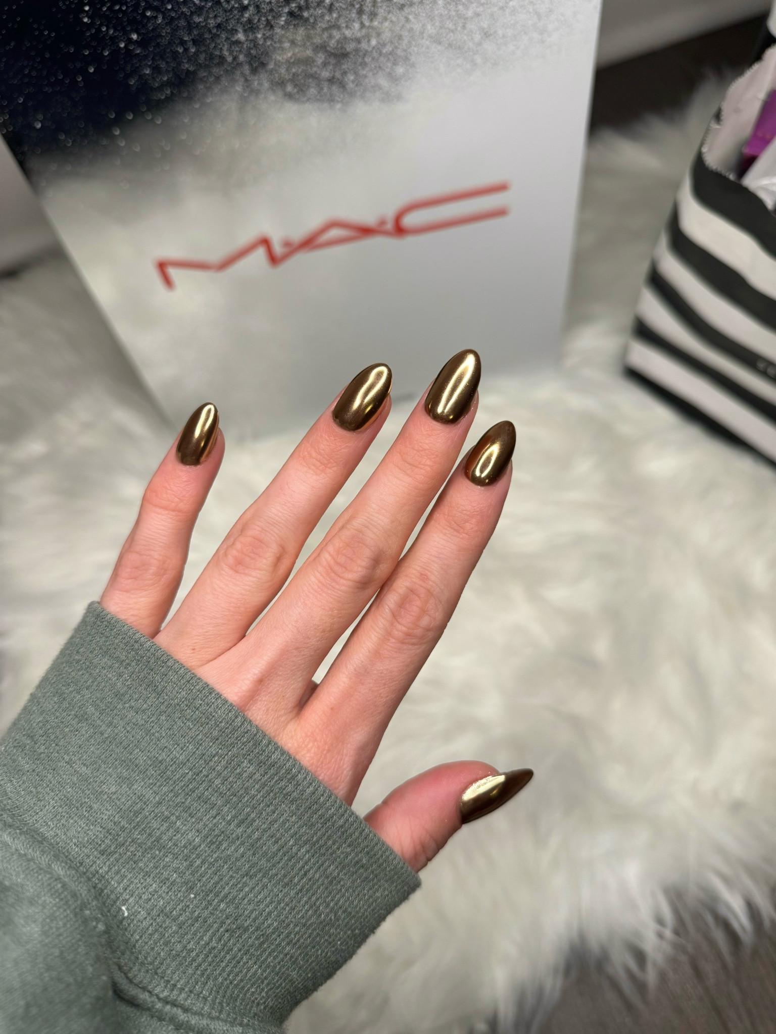 Fall chrome nails. I love these products for this fall chrome look! Under $20!

#LTKHolidaySale #LTKSeasonal #LTKbeauty