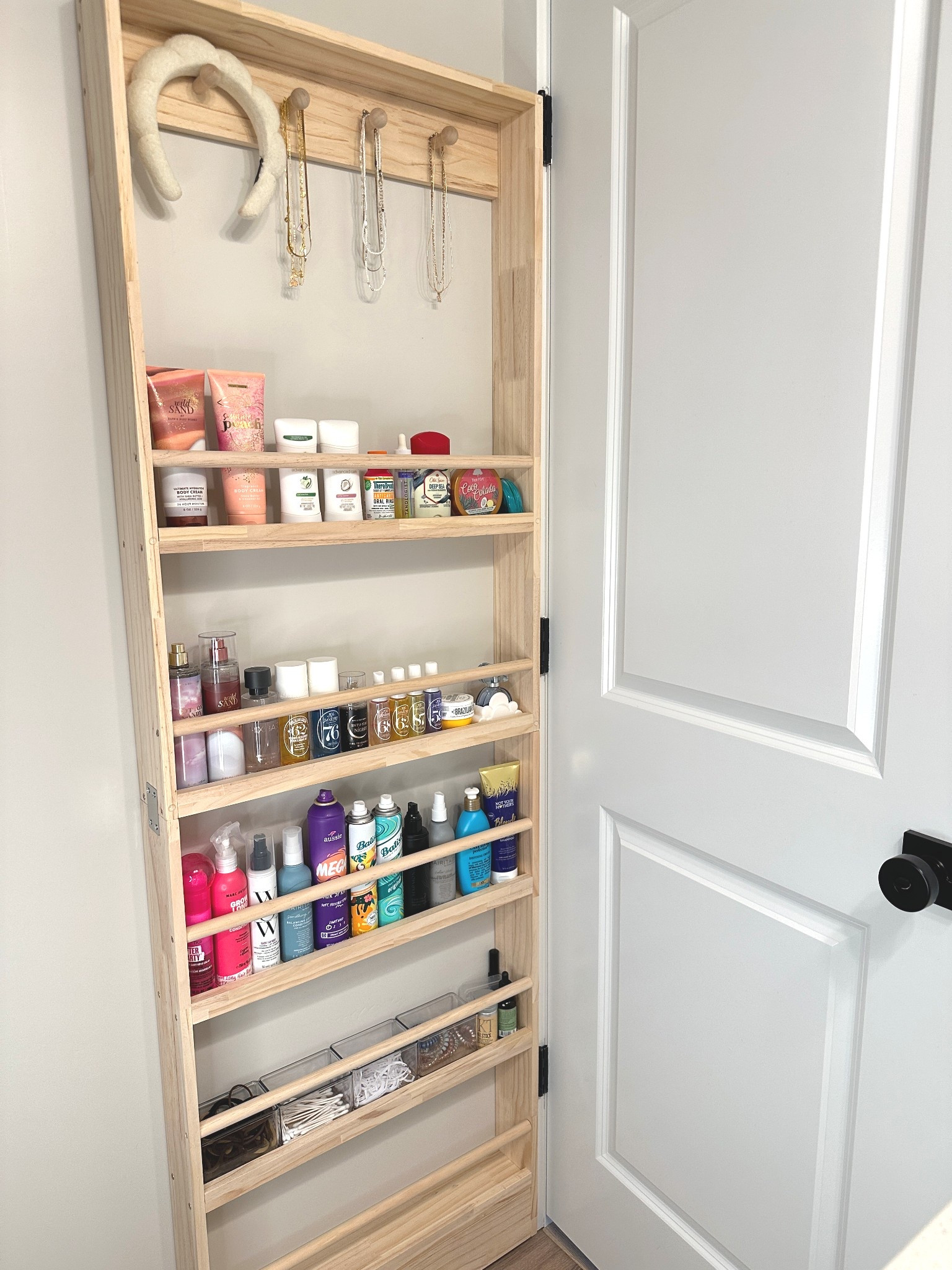 The best way to organize a bathroom when you have very little space! Small bathroom organization ideas can be difficult to find, but this one is a winner!

#smallbathroom #bathroomorganization #organizedbathroom

#LTKFamily #LTKHome #LTKFindsUnder100