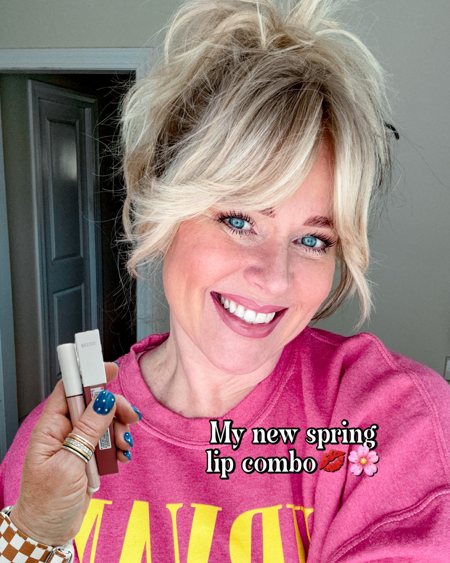 Some beauty finds I’m loving 🥰 
•Lip combo is maybelline superstay matte #180 (that’s my liner) 
I fill in with Tarte color is Rose 
•My brows tint color pen is Caramel
Then I use the NYX shaping wax for hold
•I do the dark in the self tanner 
Body makeup I did medium. 