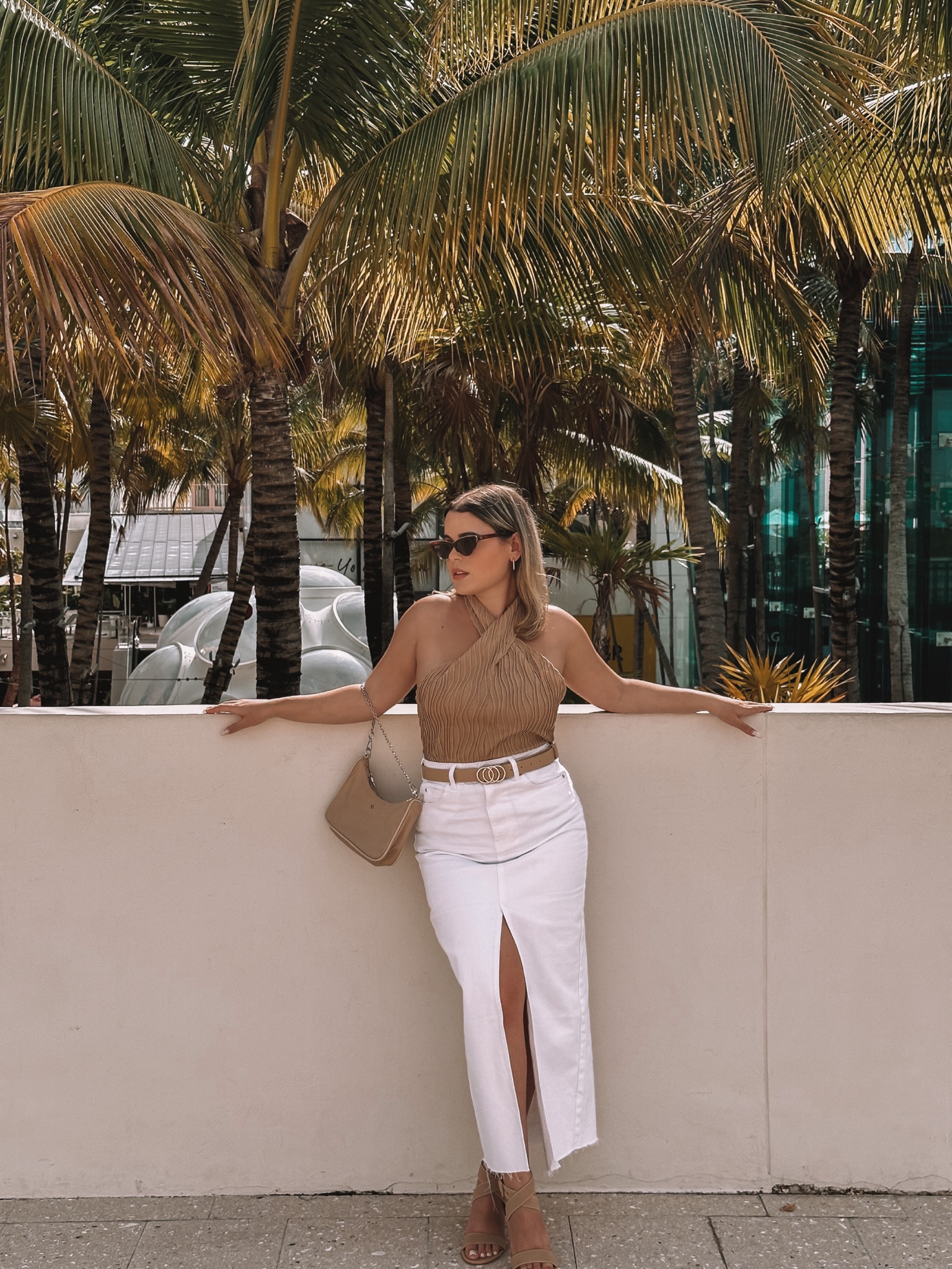 Chic White denim maxi skirt and halter top 🤍🤎
.
.

#denimskirt #denimmaxiskirt #stradivarius #denimootd #whitedenim #outfitdetails #chicoutfits #brunchoutfit #denimstyle #halterop #maxiskirts 

#LTKunder50 #LTKstyletip #LTKunder100