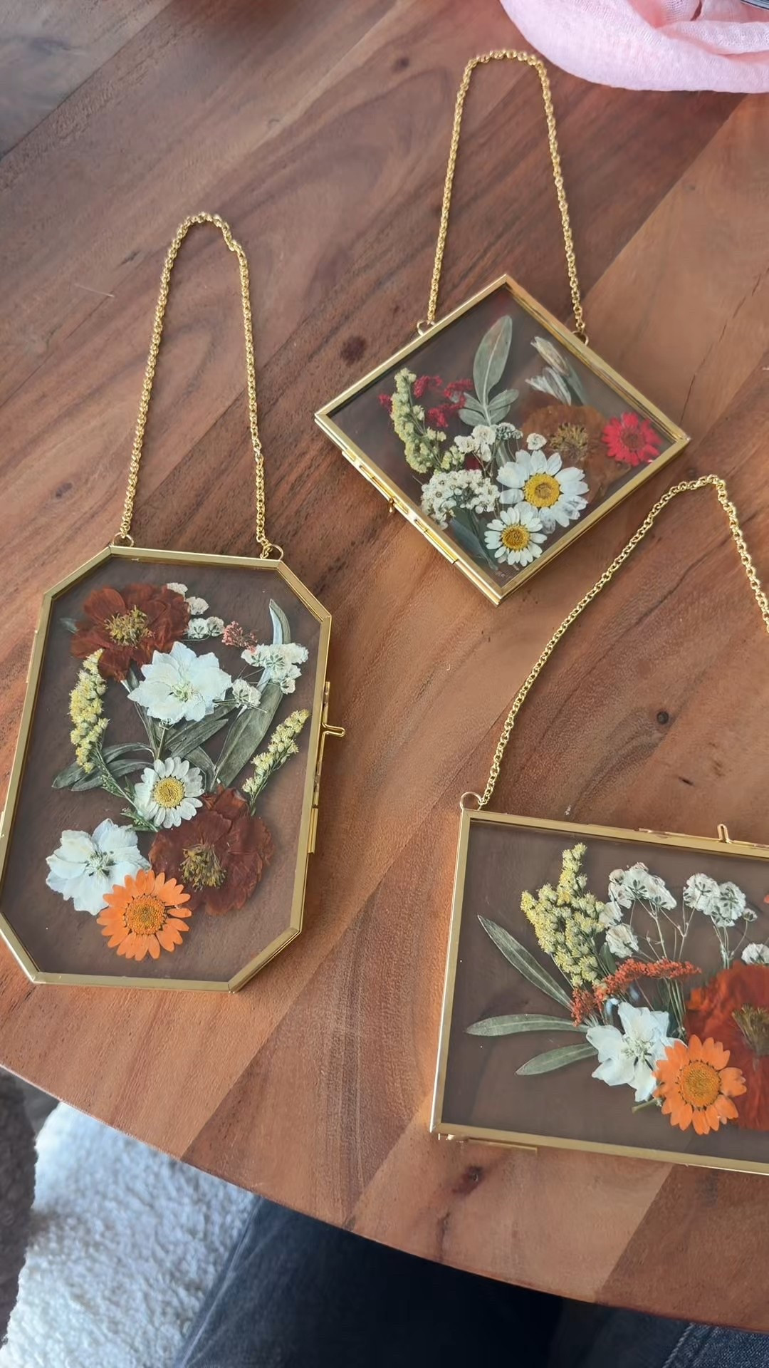 We made pressed flower frames for my Galentine’s 💐