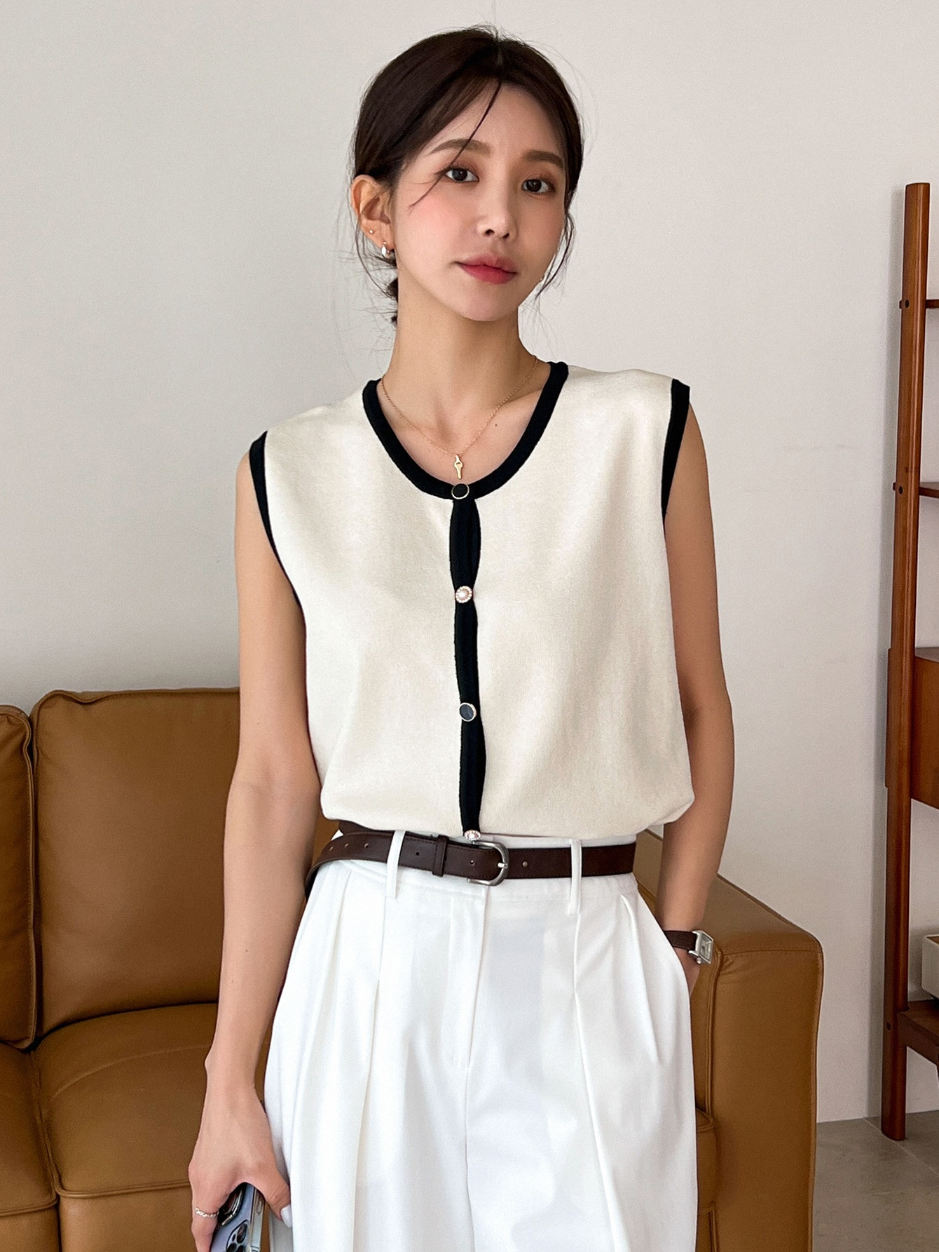 DAZY Contrast Trim Button Front Sweater Vest | SHEIN
