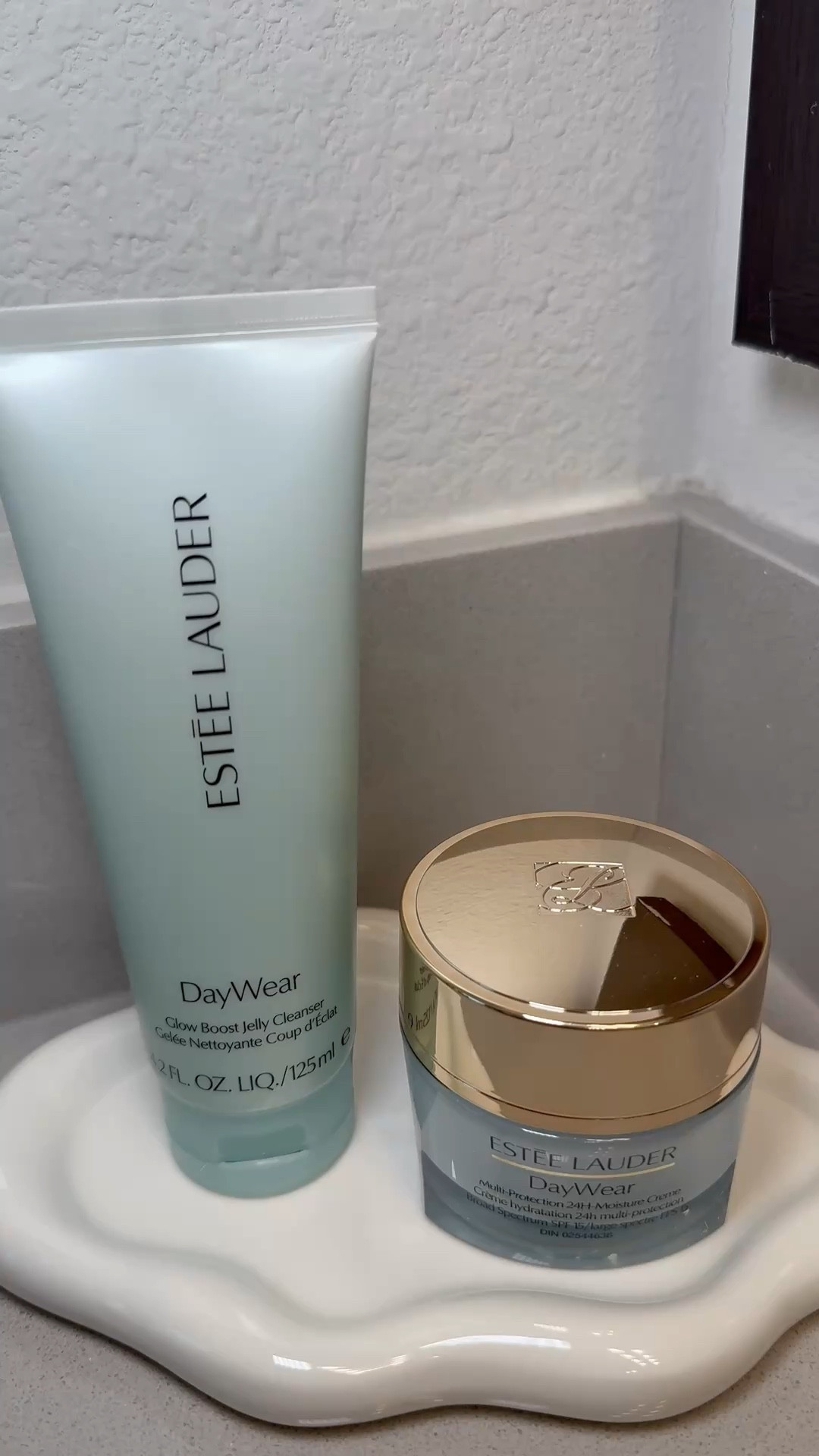 Obsessed with my glow lately ✨🩵 
I’ve been using the @esteelauder @communityxseen DayWear Glow Boost Jelly Cleanser + the DayWear Multi-Protection Anti-Oxidant 24H Hydration Crème, and my skin feels so clean, hydrated, and radiant all day! 

#EsteeLauder #giftedbyesteelauder #daywear #communityxseen #ad

#LTKselfcare #LTKBeauty #LTKOver40