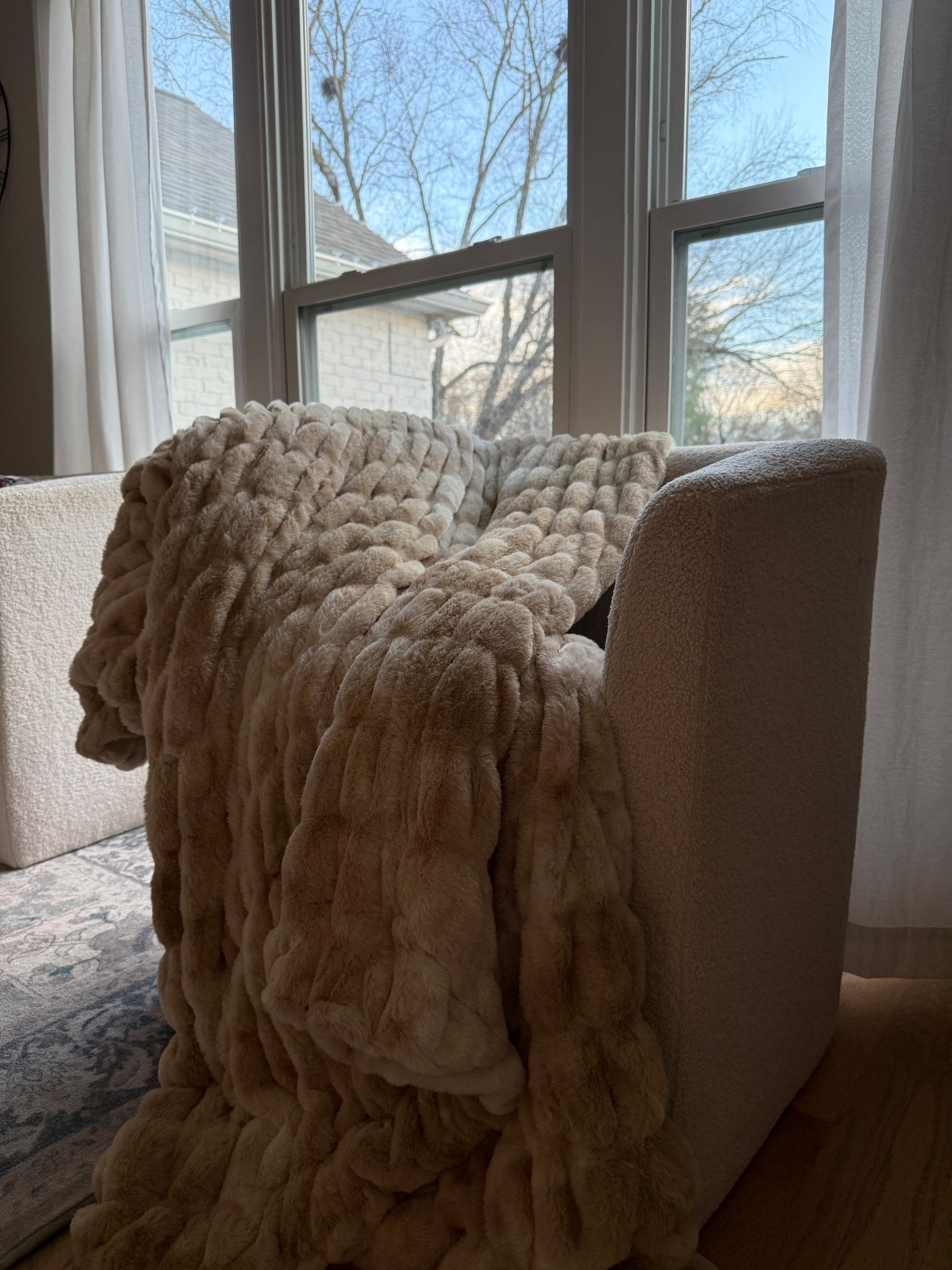 THEHALLIESCENE usually works for Lola blankets but right now BF55 is a better sale! 

Gifts for her // gifts for mom // mom gifts // MIL gifts 

#LTKCyberWeek #LTKGiftGuide #LTKHoliday