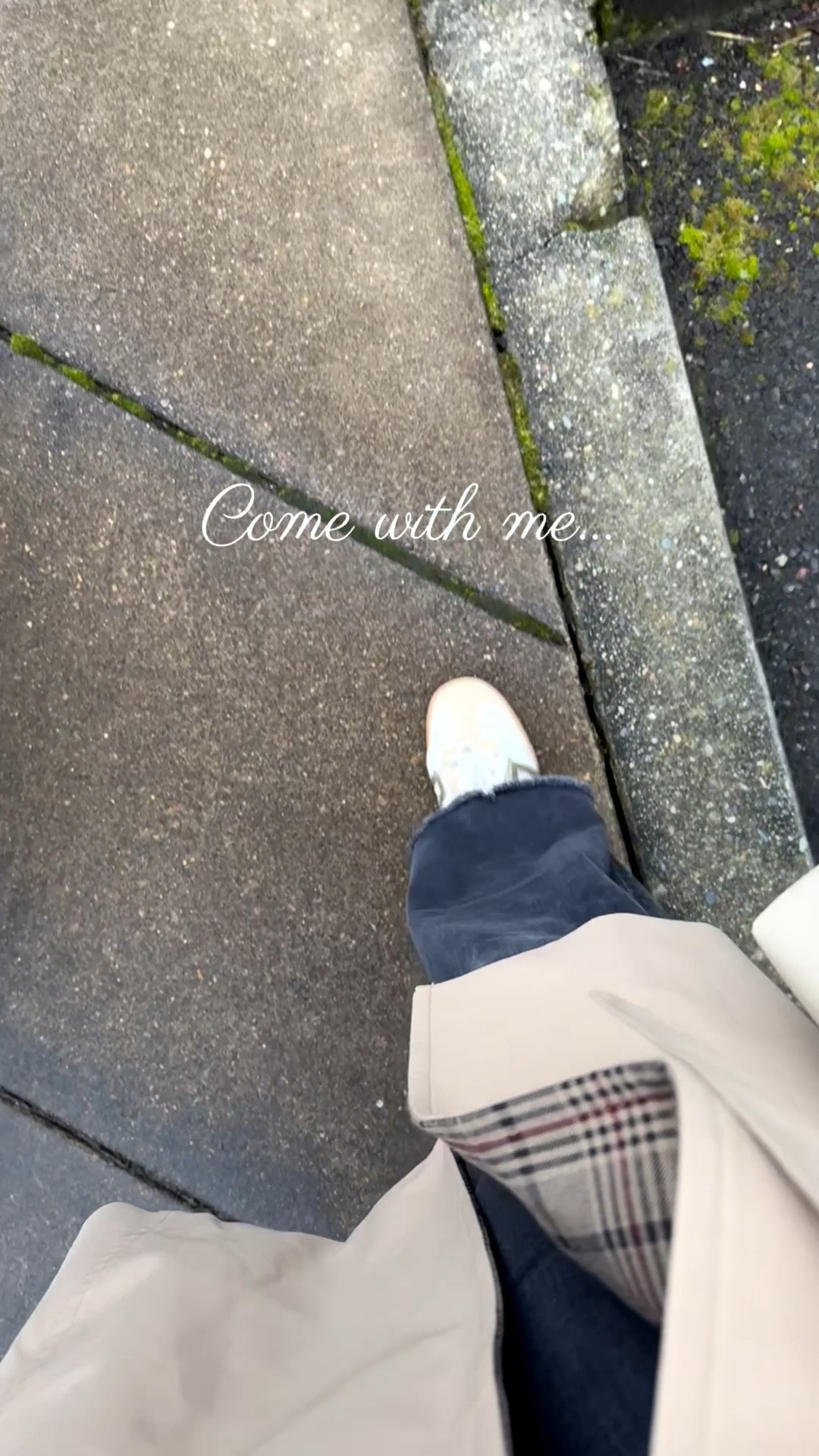 Wholesome trip to Barnes & Noble. ✒️ It’s a rainy day in the PNW and there’s so much going on in the world…but my heart felt joy & nostalgia while walking the aisles and enjoying the scent of new books & freshly printed paper. 📚