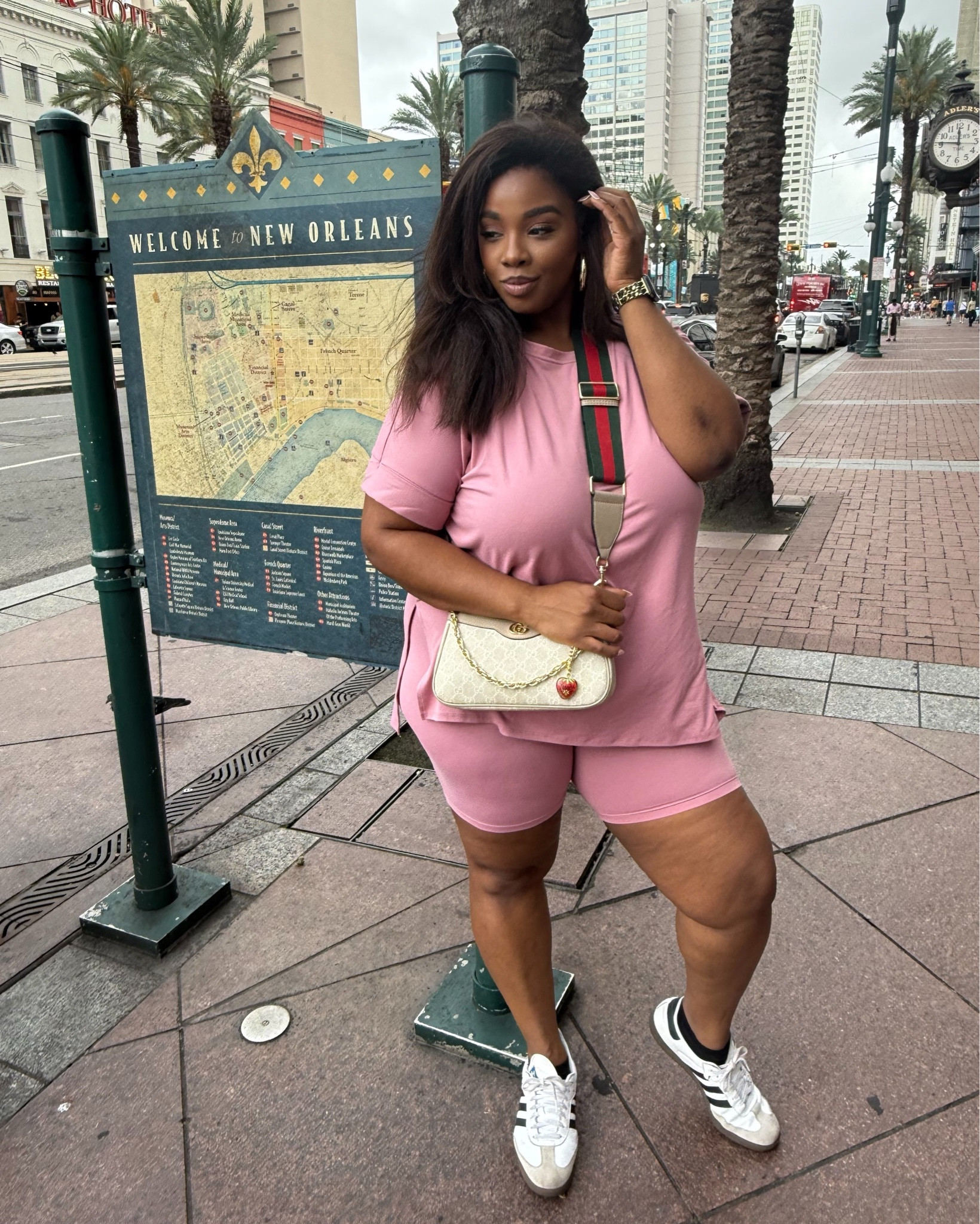 My Second Home! 🏠 Brought my grandma back to the BIG EASY (she been gone since Katrina) & 🖤💛 we enjoyed some good Cajun Louisiana cooking! Comment “SET” for a link to my outfit 🩷