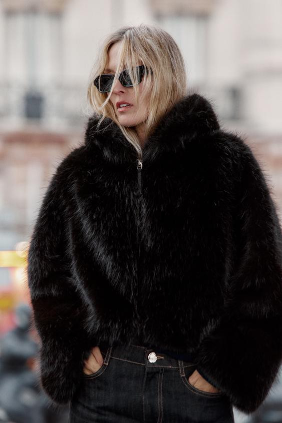 KURZER MANTEL MIT KAPUZE AUS KUNSTFELL | Zara DE