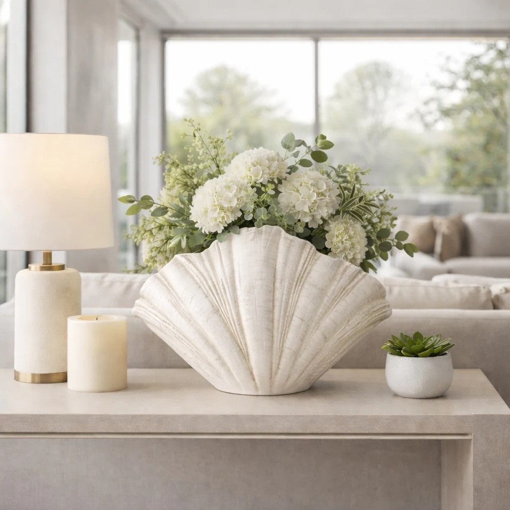 How beautiful is this vase for Summer? Such a coastal vibe!