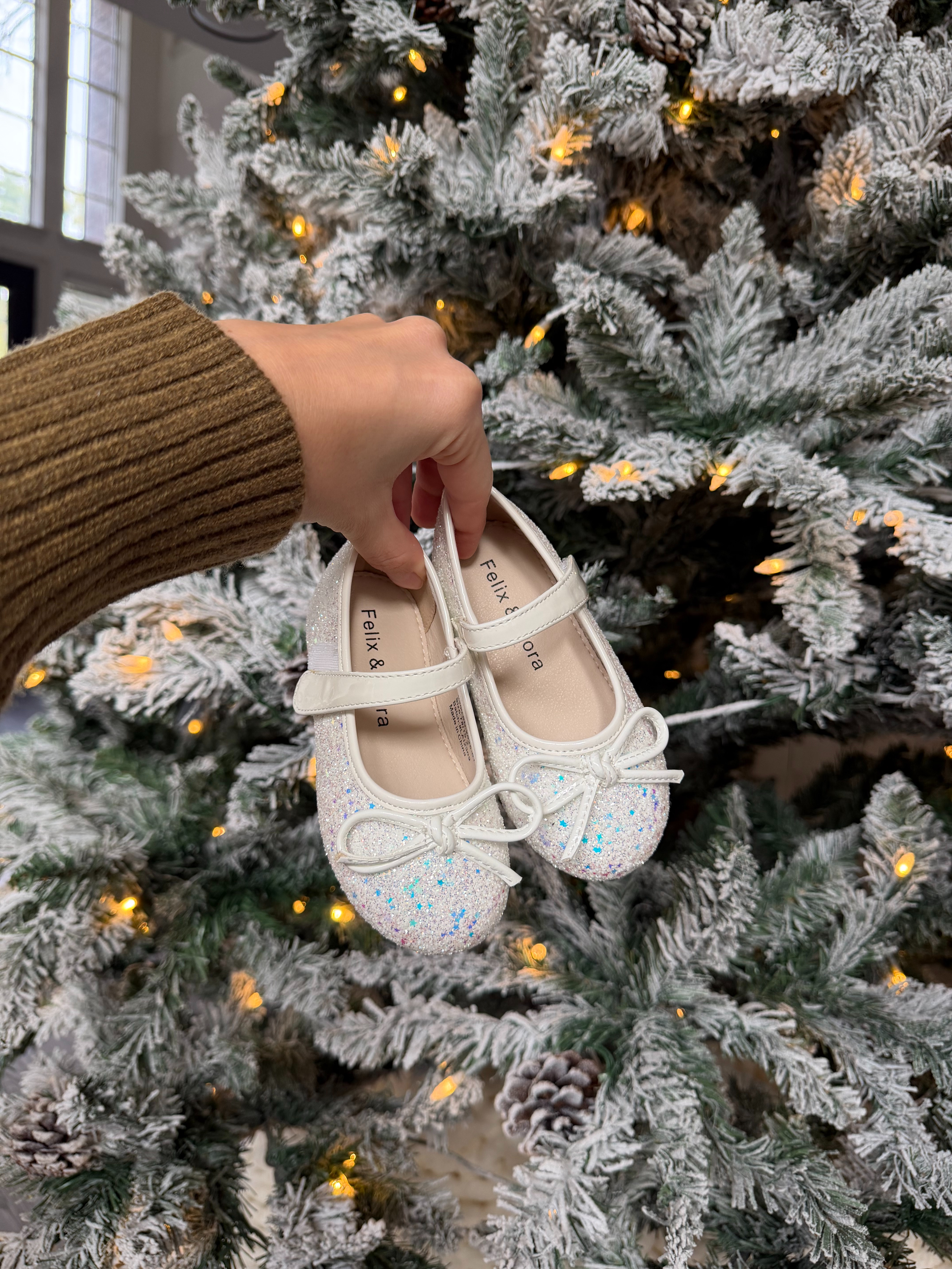 Toddler glitter shoes for Christmas photos! 

 

#LTKHoliday #LTKSeasonal #LTKKids