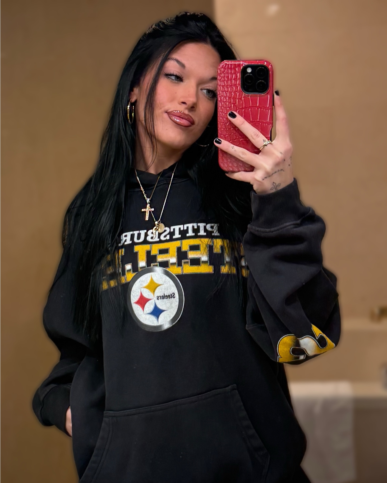 game day but cozy

oversized hoodie, slick hair, gold layers… the easiest combo that still looks put together

throw it on and go but still that girl

linked it for you

#LTKootd #LTKdayinmylife #LTKgrwm