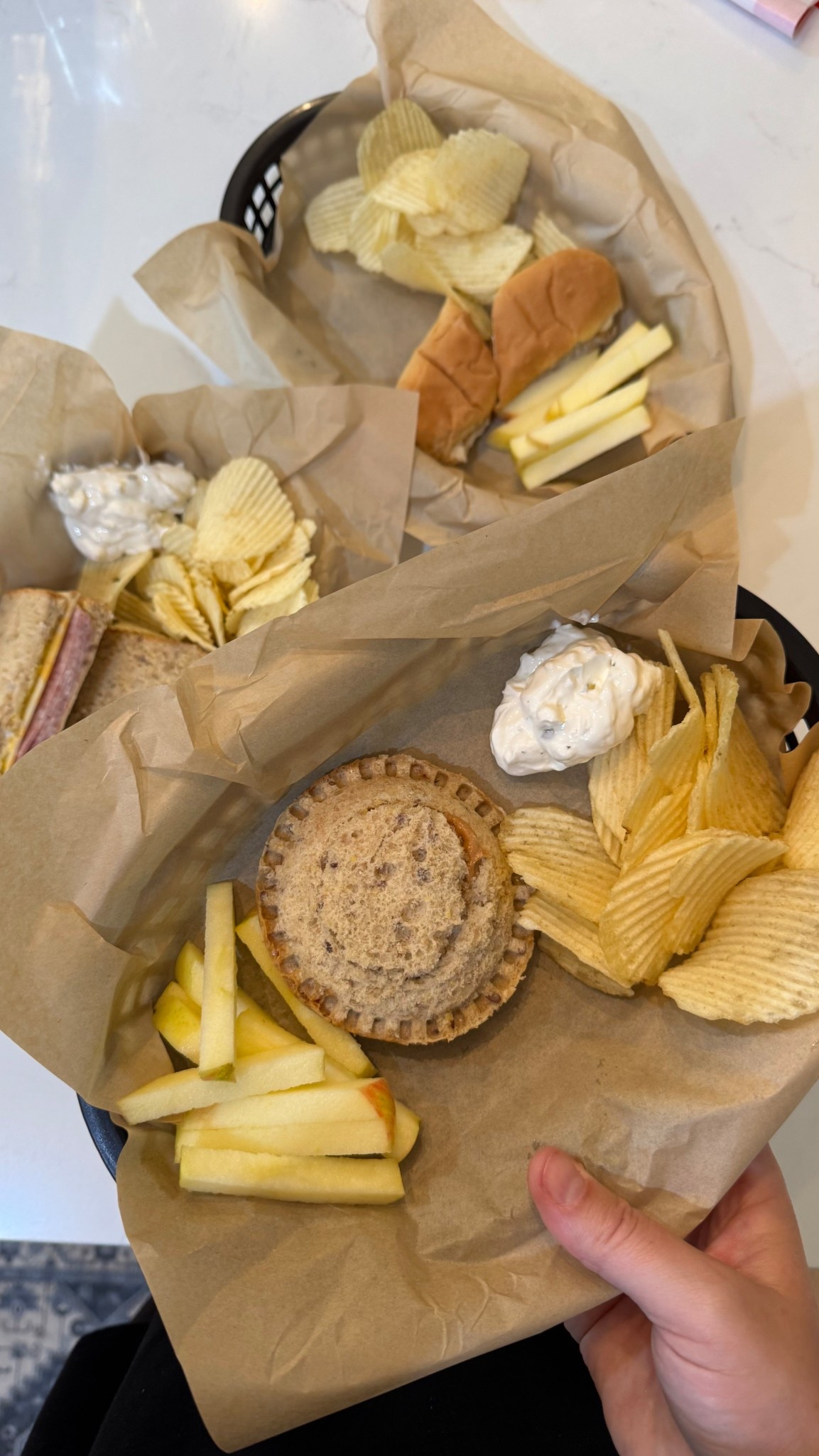 Food baskets with linerss