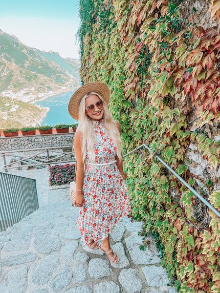 After Capri, we headed up to Ravello to stay the night. It’s such a small, quaint and beautiful town up in the mountains. Their views are unlike anywhere else 😍 

Things to do in Ravello:
-Visit Villa Rufolo 
-Tour Villa Cimbrone 
-Walk through Piazza Vescovado
-Happy hour at Palazzo Avino 
-Dinner at Cumpa Cosimo 

Outfit: @petalandpup dress (linked on my LTK) Get 20% off your order using code “DANIELLES20” 

#petalandpup #petalandpuppartner 