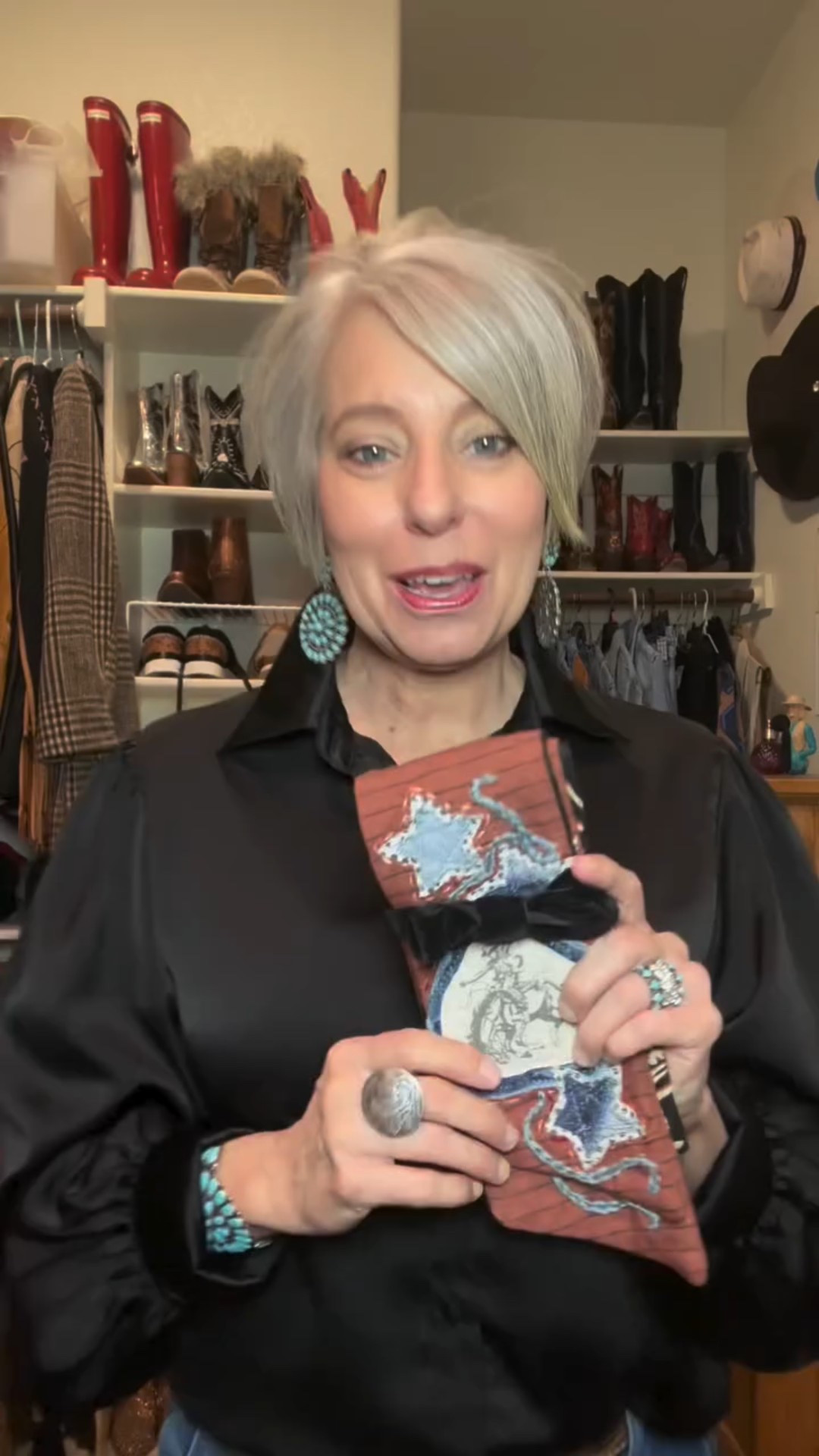 Here’s proof that one accessory can change everything.

The skinny scarf from @j._co._outfitters is handmade, full of character, and designed to be worn on repeat.

🖤 Share with your friends for outfit and accessory inspiration.

#fashionover50 #scarfstyle  #westernchic #skinnyscarf #scarftutorial