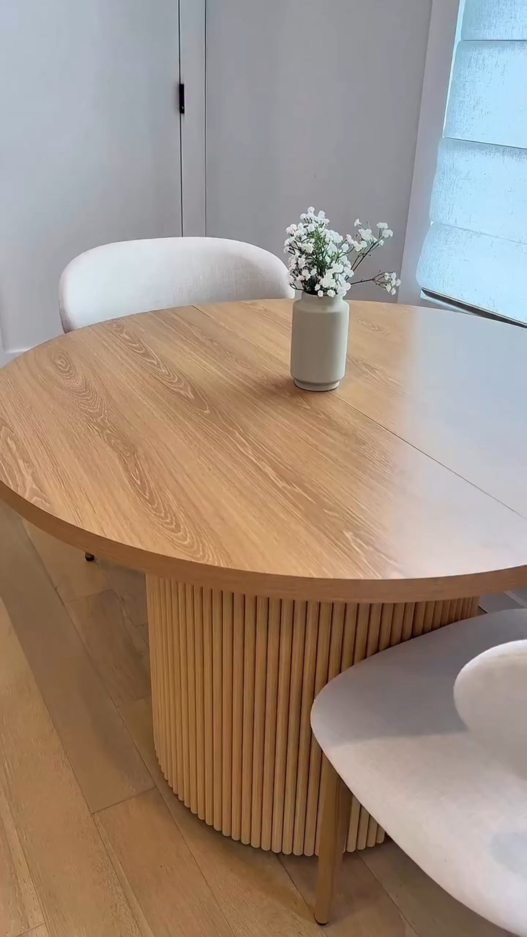 Found the perfect dupe for the transformer table ✅

Save your $2000 and get this if you have a small apartment and don’t want a giant dining table or need the flexibility of converting it from a 2-seater to a 10-seater 🍽️🍽️



#transformertable #diningtable #transformertabledupe #diningroomdecor #diningtables