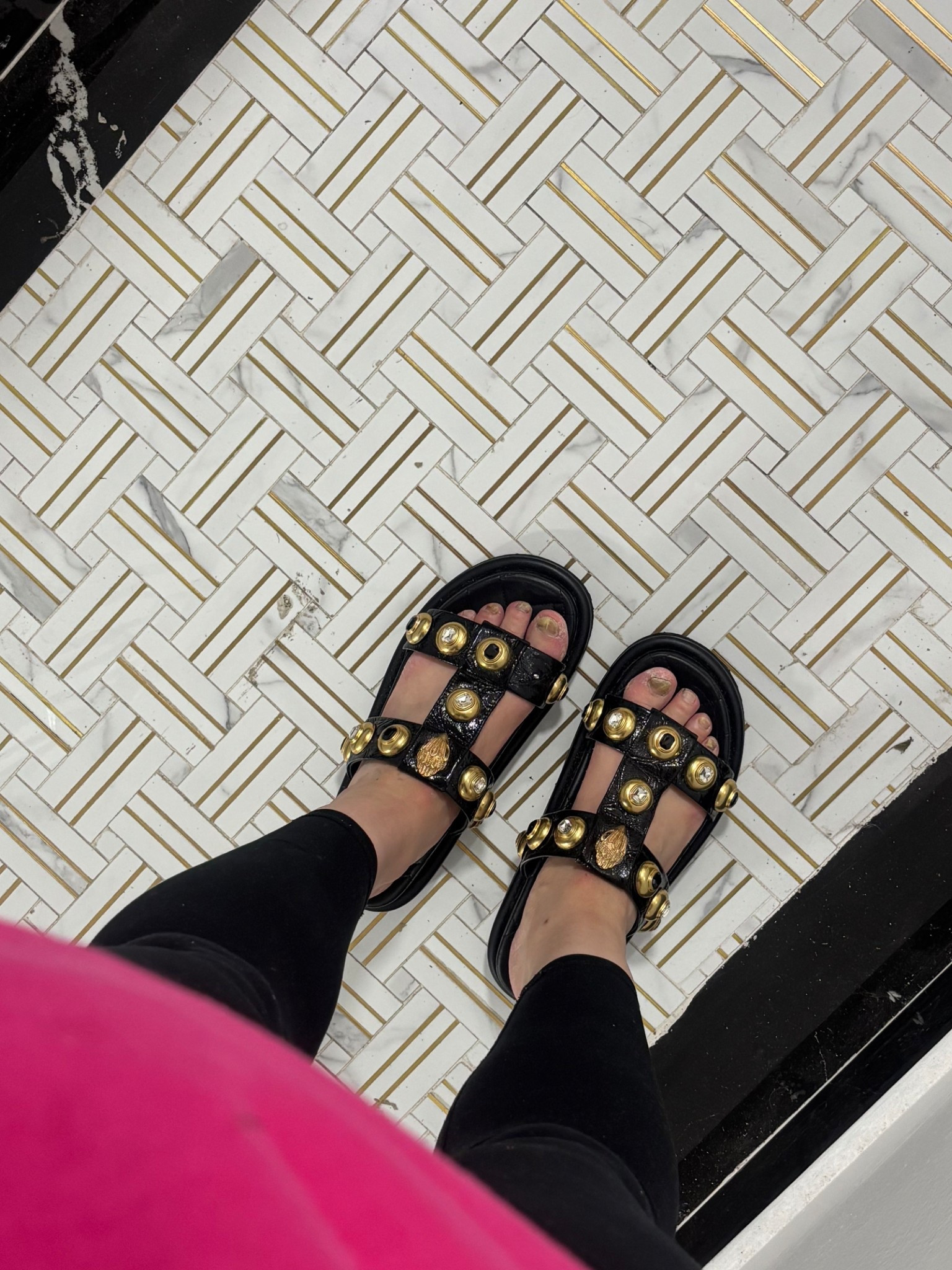 Evening Stroll with Kurt Geiger💕

#LTKBeauty #LTKStyleTip #LTKSeasonal