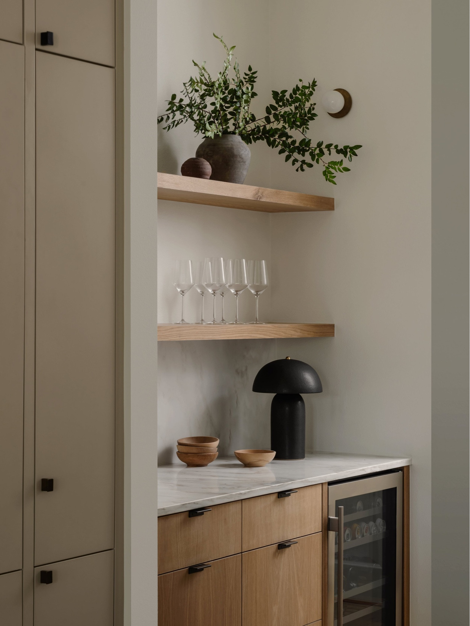 Sophisticated Home Bar with Warm Wood & Marble Accents

#LTKcasa
