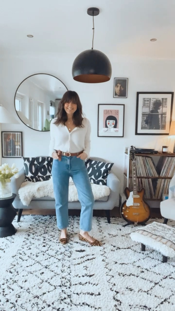 A different way to fasten your long belts. Super easy but looks totally cool. 

Casual outfit, jeans and a cardigan 

#LTKeurope #LTKstyletip #LTKSeasonal