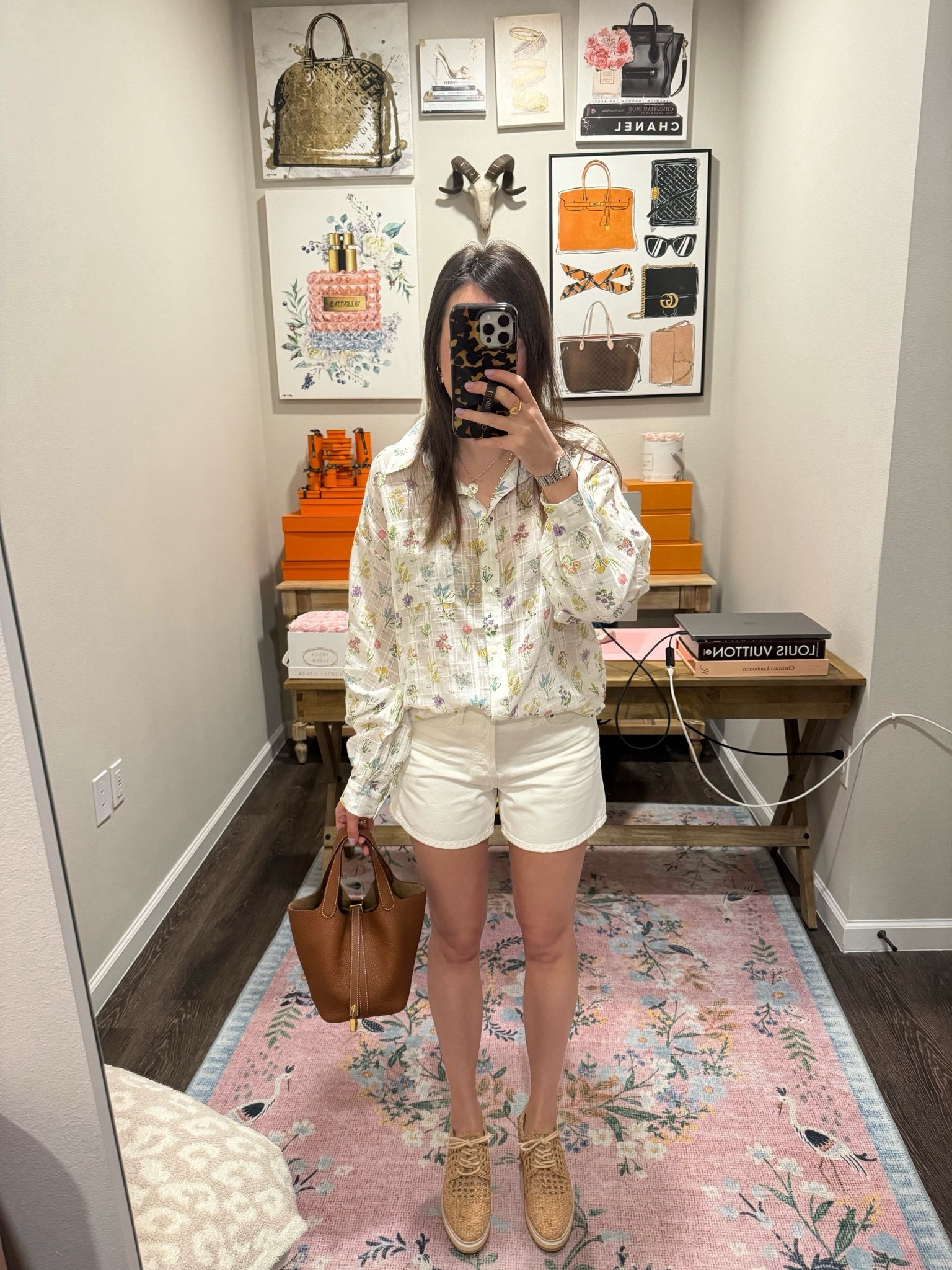 Cutest floral spring blouse from red dress boutique. Runs big! Wearing xs




#LTKSeasonal #LTKstyletip #LTKfindsunder100