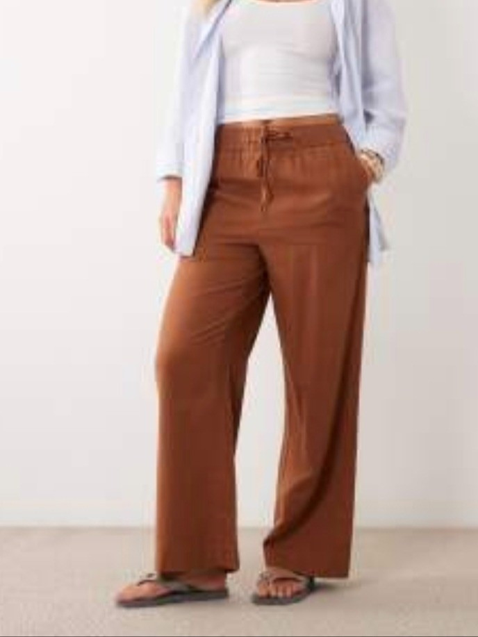 Petite linen blend trousers in brown.Heatwave hot summer outfits. Petite fashion.I share style for all women under 5'4/164cm! 

#LTKSeasonal #LTKMidsize #LTKPetite