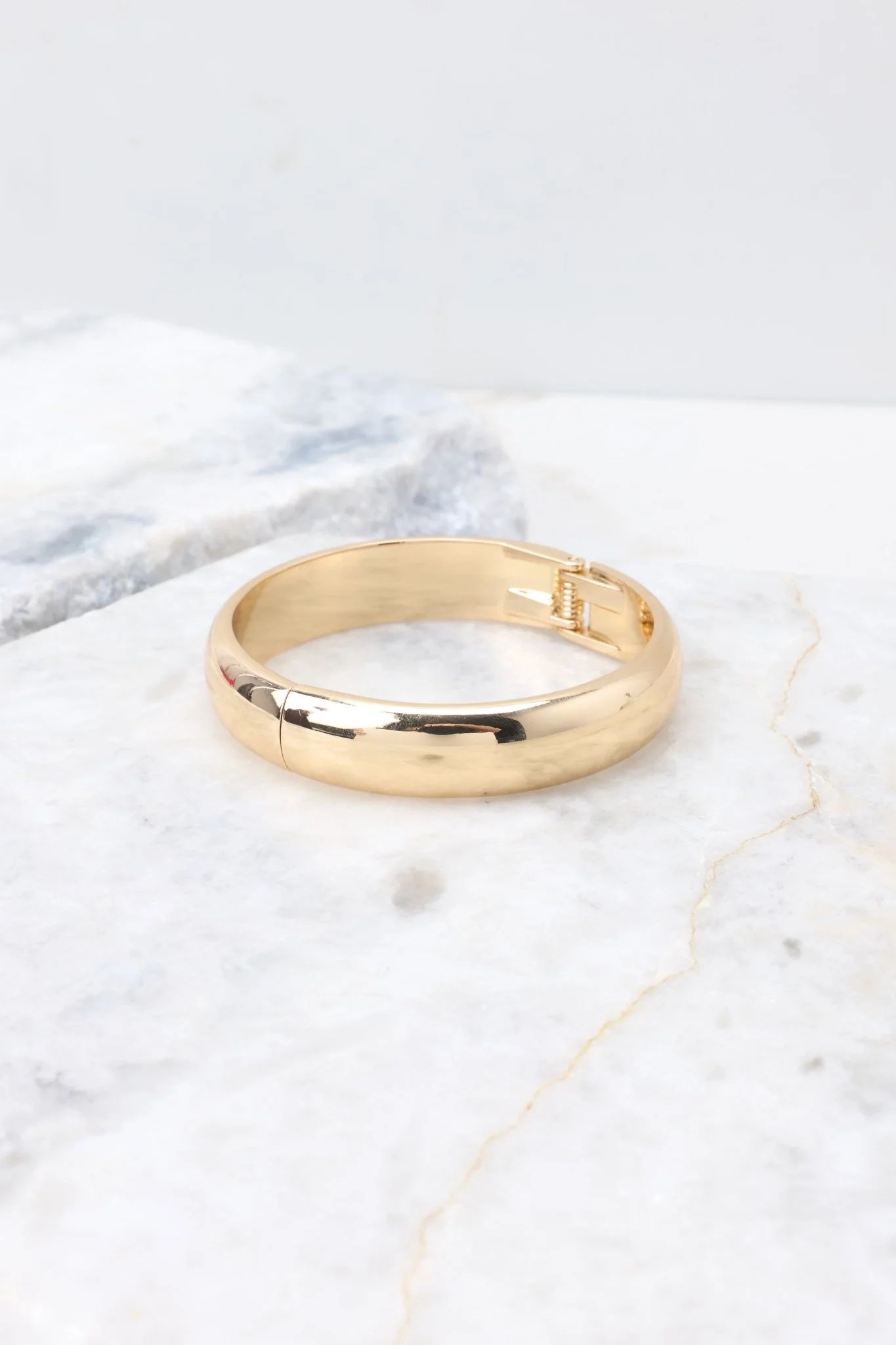 See Me Glowing Gold Bangle | Red Dress 