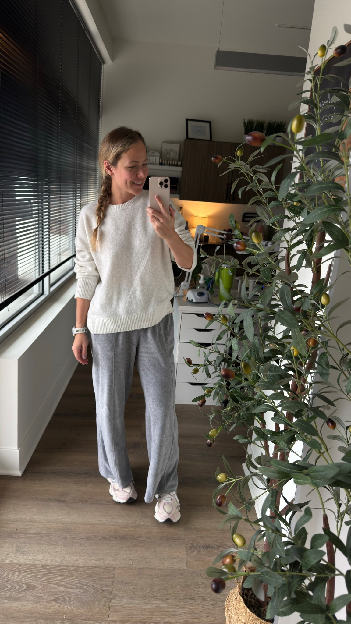 Soft layers for a cozy day.
White knit, wide-leg fleece pants and my pastel New Balance sneakers — simple and comfortable.
Linked everything I’m wearing.

#LTKstyle #cozyoutfit #comfystyle #basicsedit #everydayoutfit #LTKfashion

#LTKmomlife #LTKootd #LTKdayinmylife