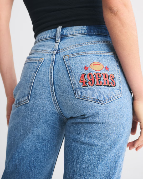High Rise 90s Relaxed San Francisco 49ers Embroidered Jean | Abercrombie & Fitch (US)