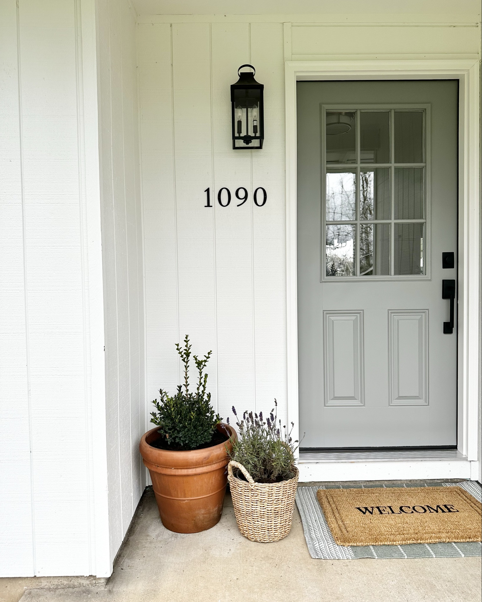 #frontporch #frontdoor #graydoors #exterior #doormats #planterpots #exteriorlighting #outdoorlightfixtures

Exterior: Pure White
Front door: Tin Lizzie

#LTKHome