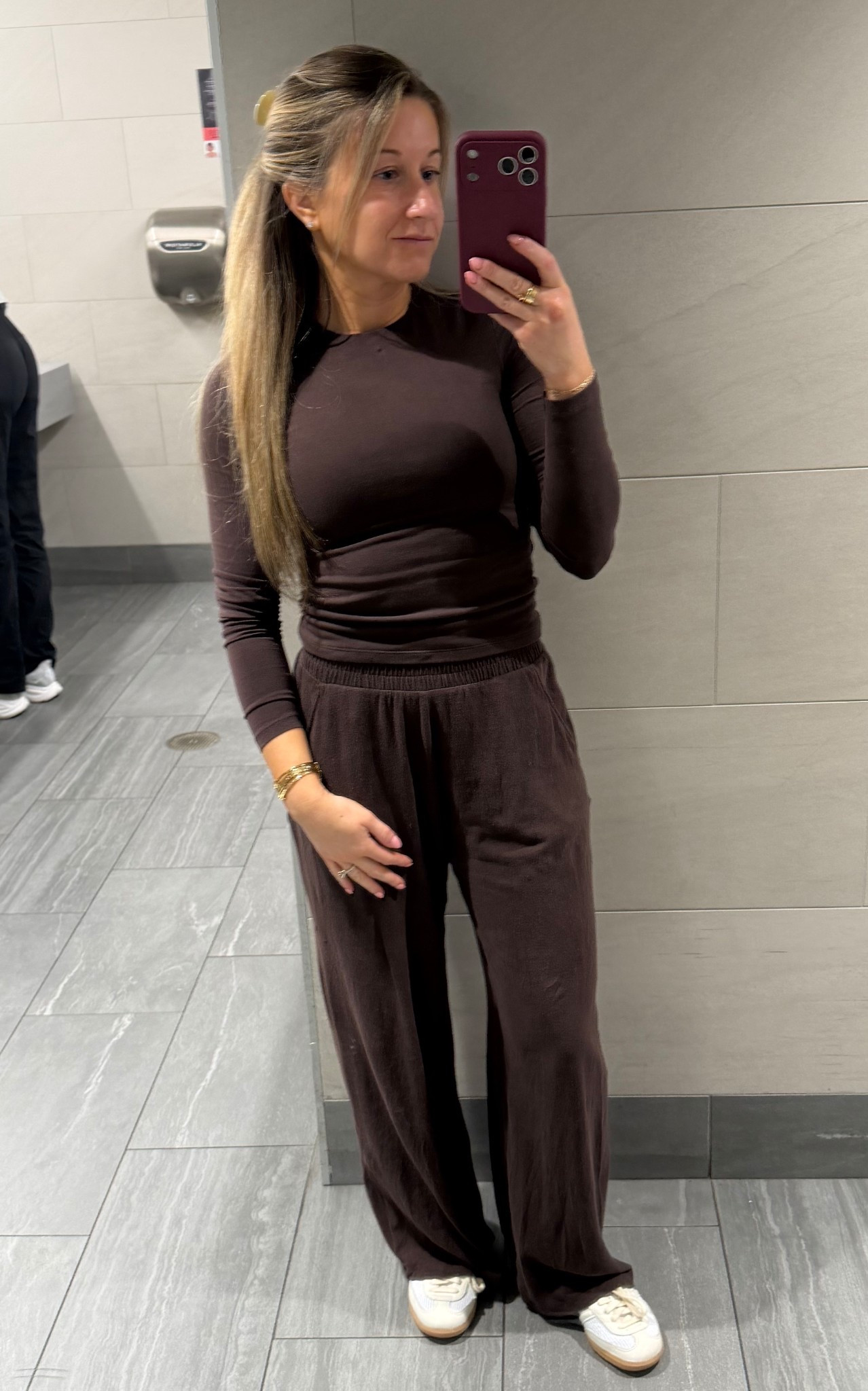 Travel outfit checkkkk

Set is from Abercrombie 
Shoes from Adidas
Clio and socks from Amazon 