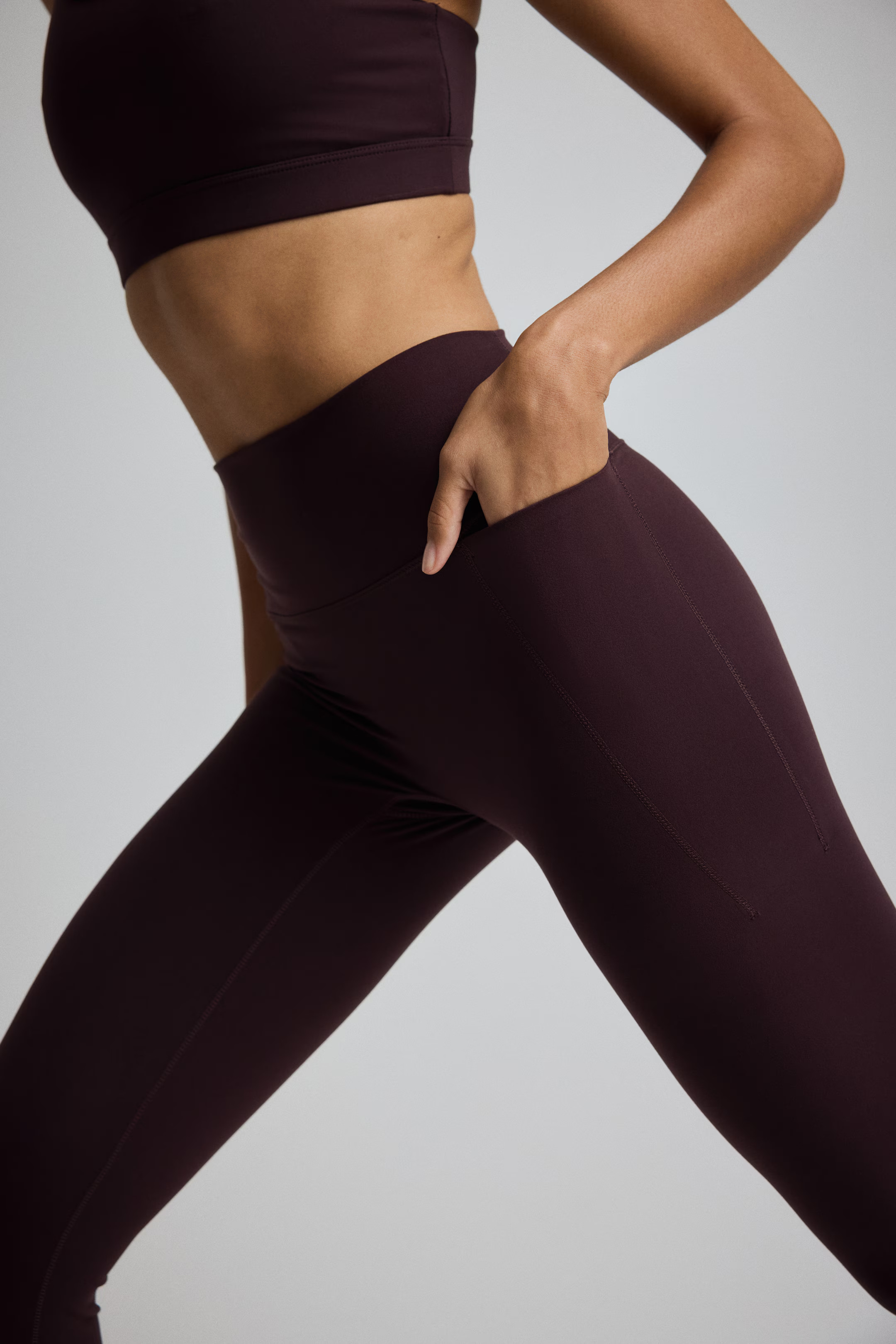 Pocket-detail sports leggings with SoftMove™ | H&M (UK, MY, IN, SG, PH, TW, HK)