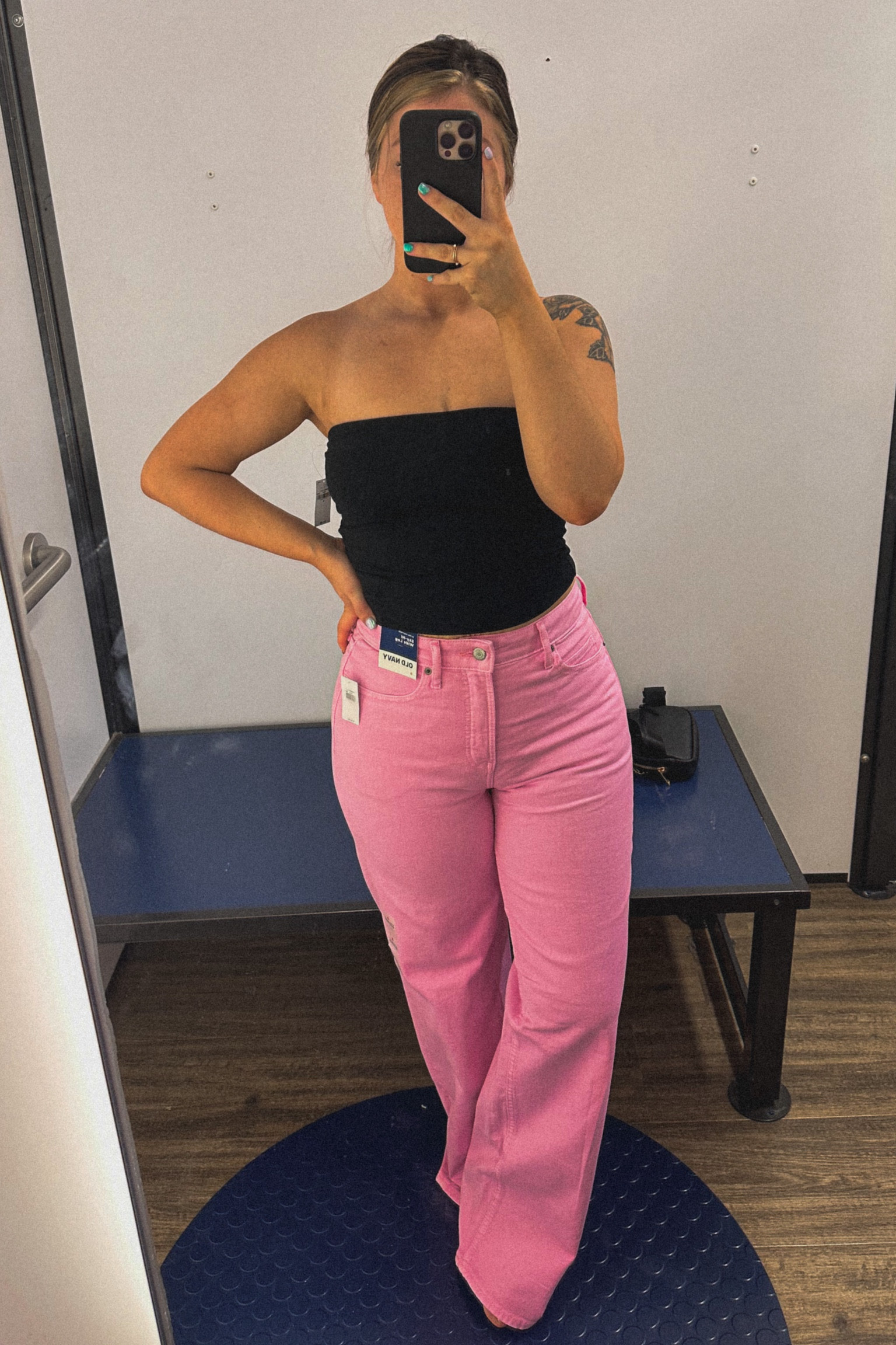 The perfect pink pants 🩷 I can see why these are a best seller!

I'm in a medium in the top & a 6 in the jeans!

#LTKfindsunder50 #LTKstyletip #LTKmidsize
