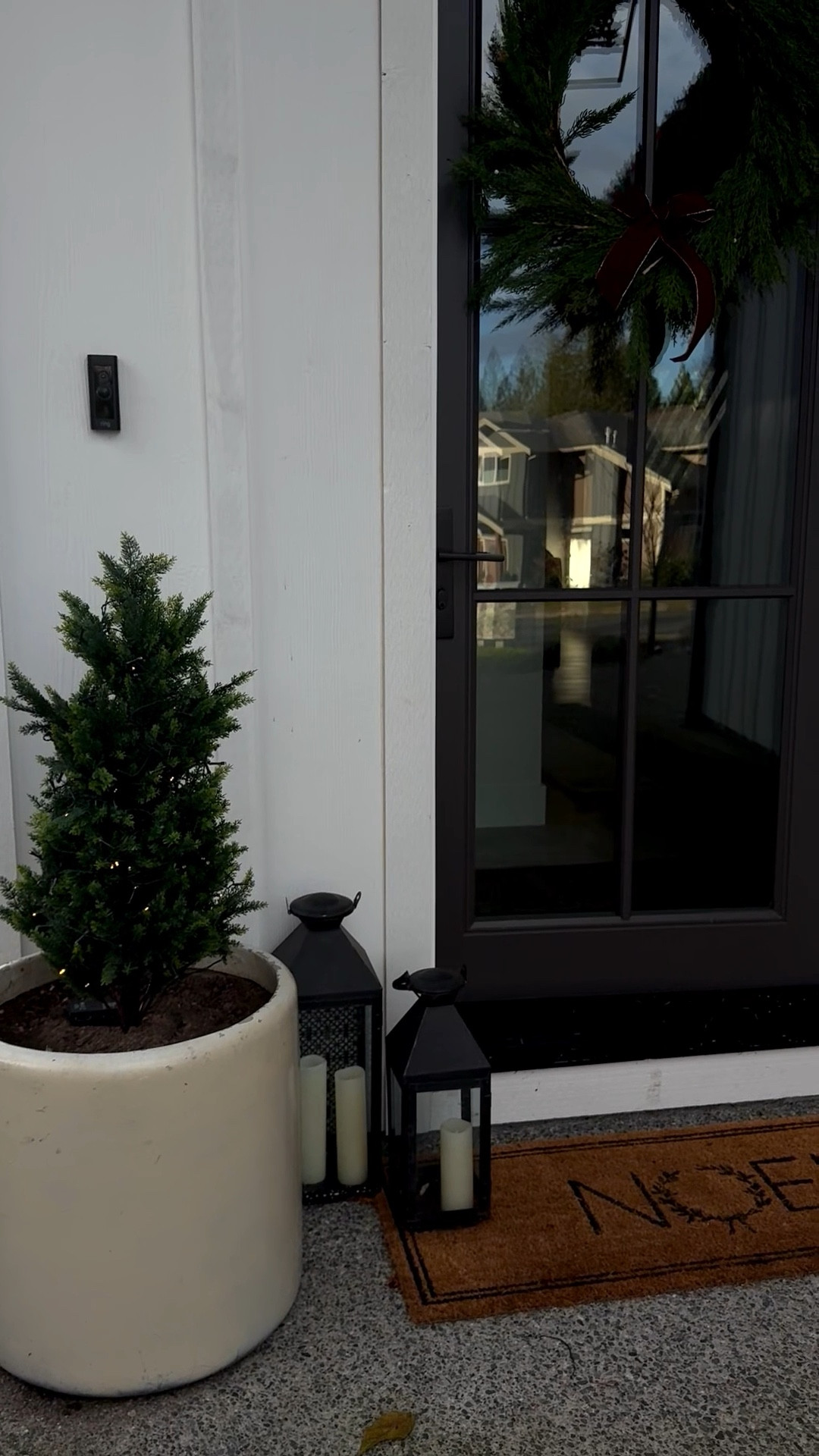 My simple holiday front door & so affordable. 

#LTKwinter #LTKcanada