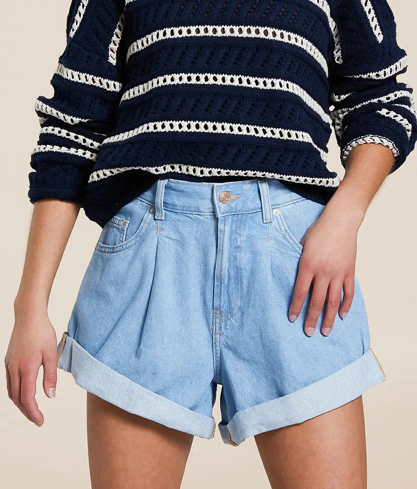 Danni Short | Buckle