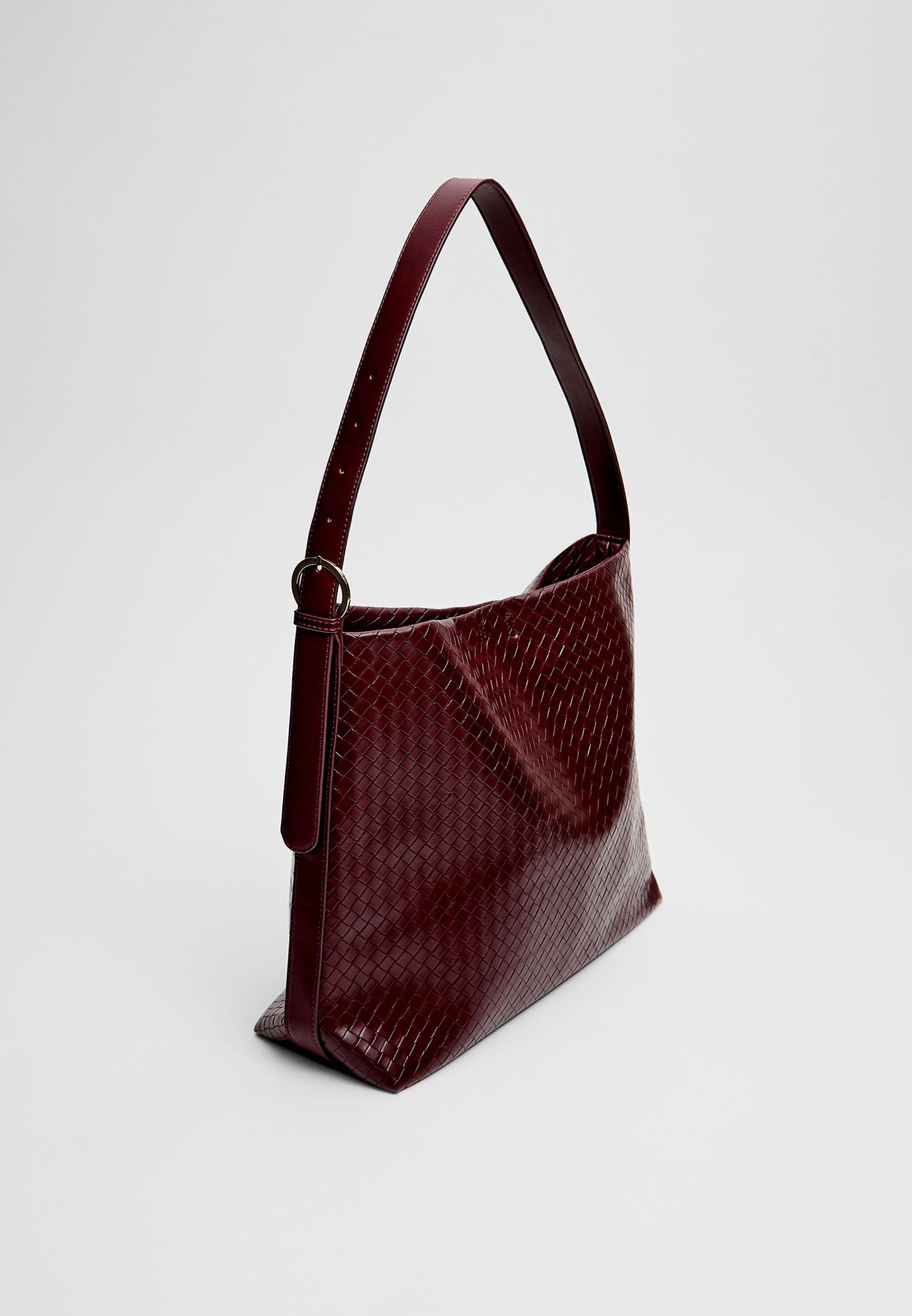 Woven shoulder bag | Stradivarius (UK)