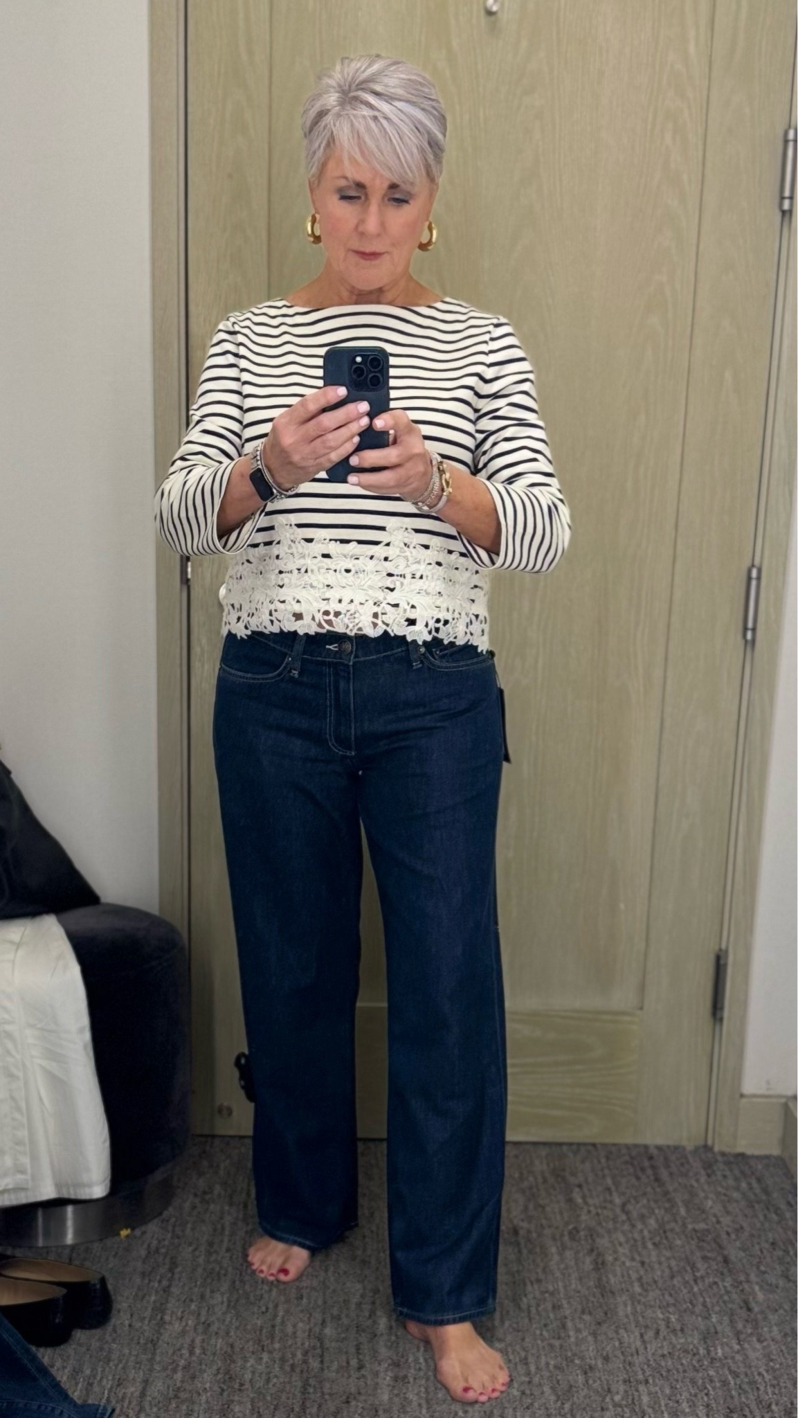 Low rise dark wash jeans 👖

#LTKootd #LTKSeasonal #LTKOver40
