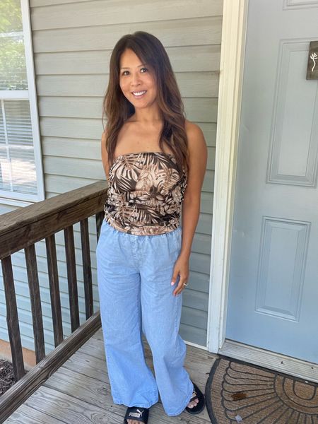 Get these comfortable and stylish elastic waist wide leg leg jeans before it’s gone.  I’m wearing the light wash in small #widelegjeans 


#LTKunder50 #LTKstyletip
