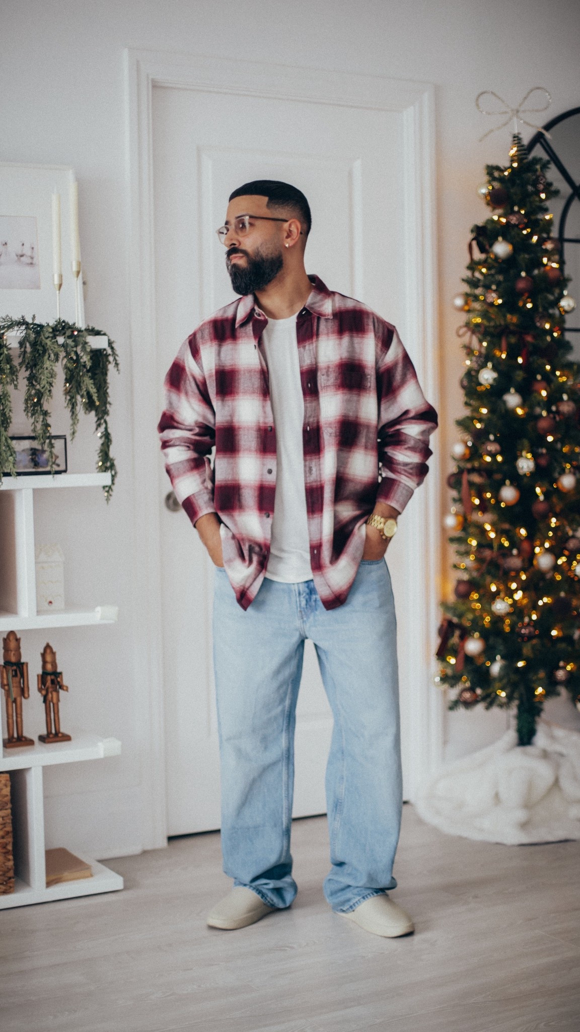 UNIQLO FLANNEL CHECKED SHIRT (Colour: 16 RED), HEATTECH EXTRA WARM CASHMERE BLEND CREW NECK T-SHIRT (Colour: 30 NATURAL), and STRAIGHT JEANS (Color: 63 BLUE). A relaxed and elevated men’s look perfect for the Christmas Holidays, and makes for a great men’s Christmas gift. 

#LTKGiftGuide #LTKMens #LTKHoliday
