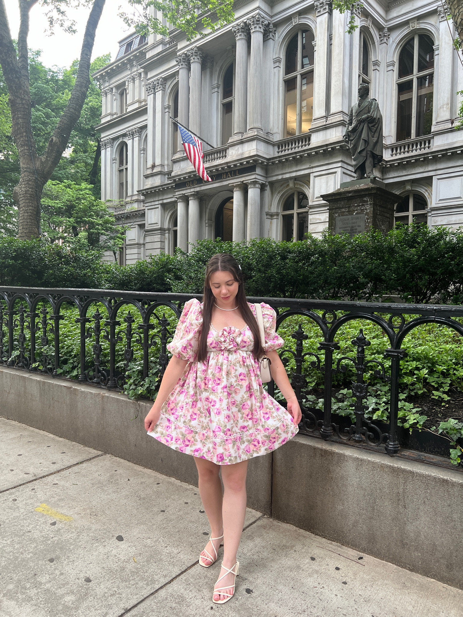 A night out in Boston 
.
.
.
🗝️ for love and lemons, soft girl, purple dress, florals, mini dress, puffy dress 