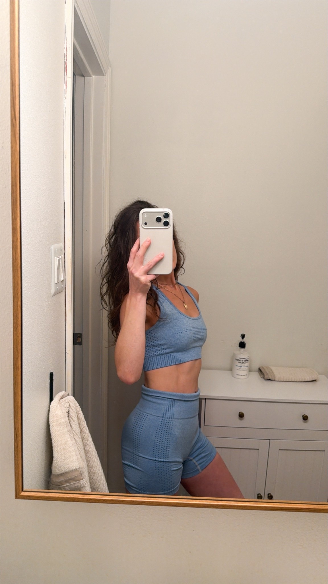 Amazon workout sets >>>
.
.
.
.
.
#amazon #amazonworkoutset #amazonfashion

#LTKootd #LTKActive #LTKPetite