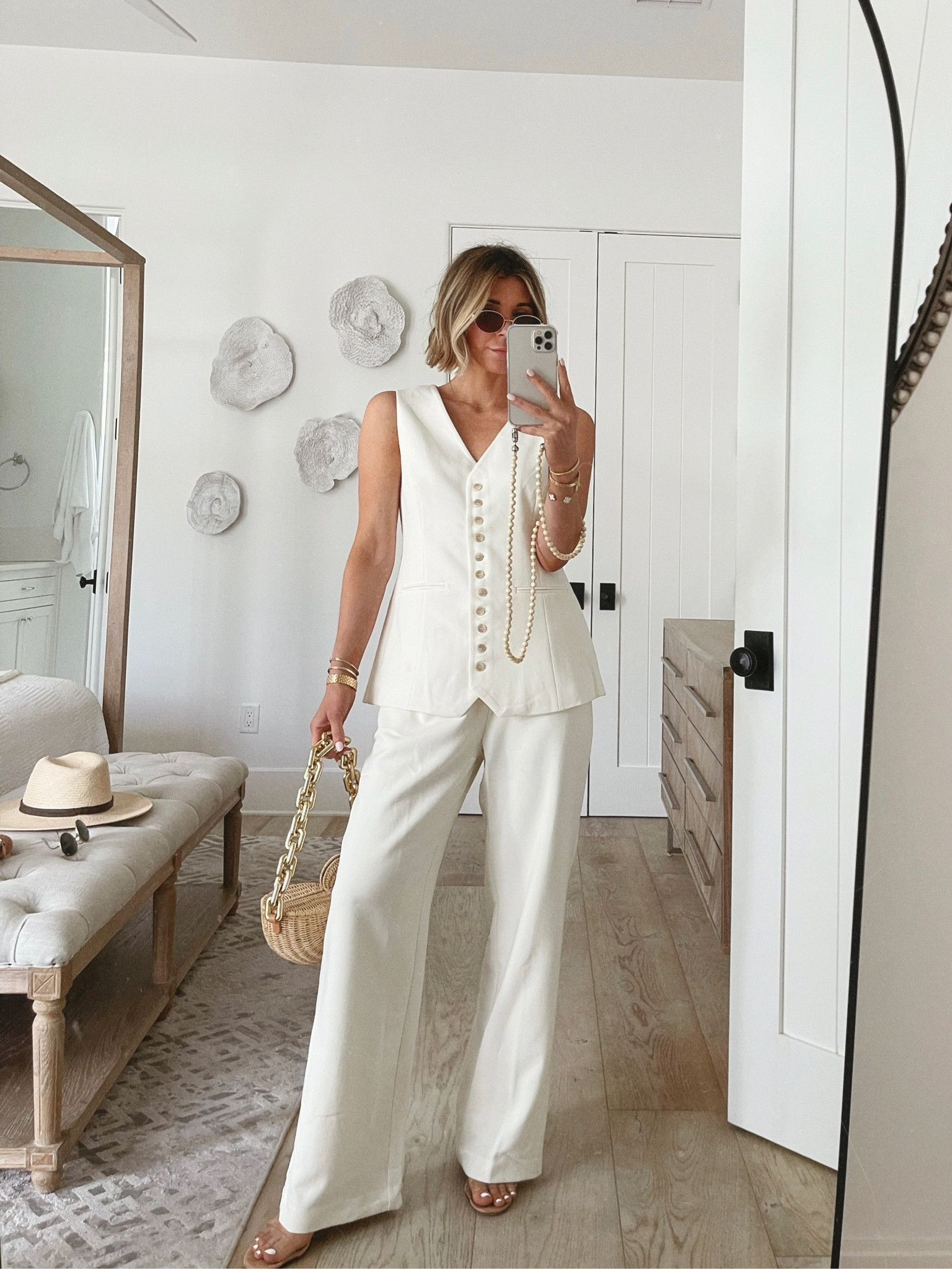 Todays outfit 
I'm 5'7 for reference and wearing size 2/small in my vest and size 2/26 in bottoms 