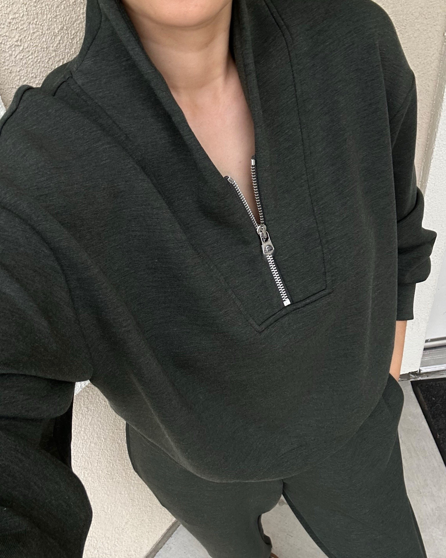 Elevated marching sweat set from Varley (a favorite brand for luxe comfy athleisure wear)

Varley sweatshirt- small
Sweatpants - small 25”

The Harley sweatshirt runs large - size down! 

Postpartum friendly outfits 



#LTKSeasonal