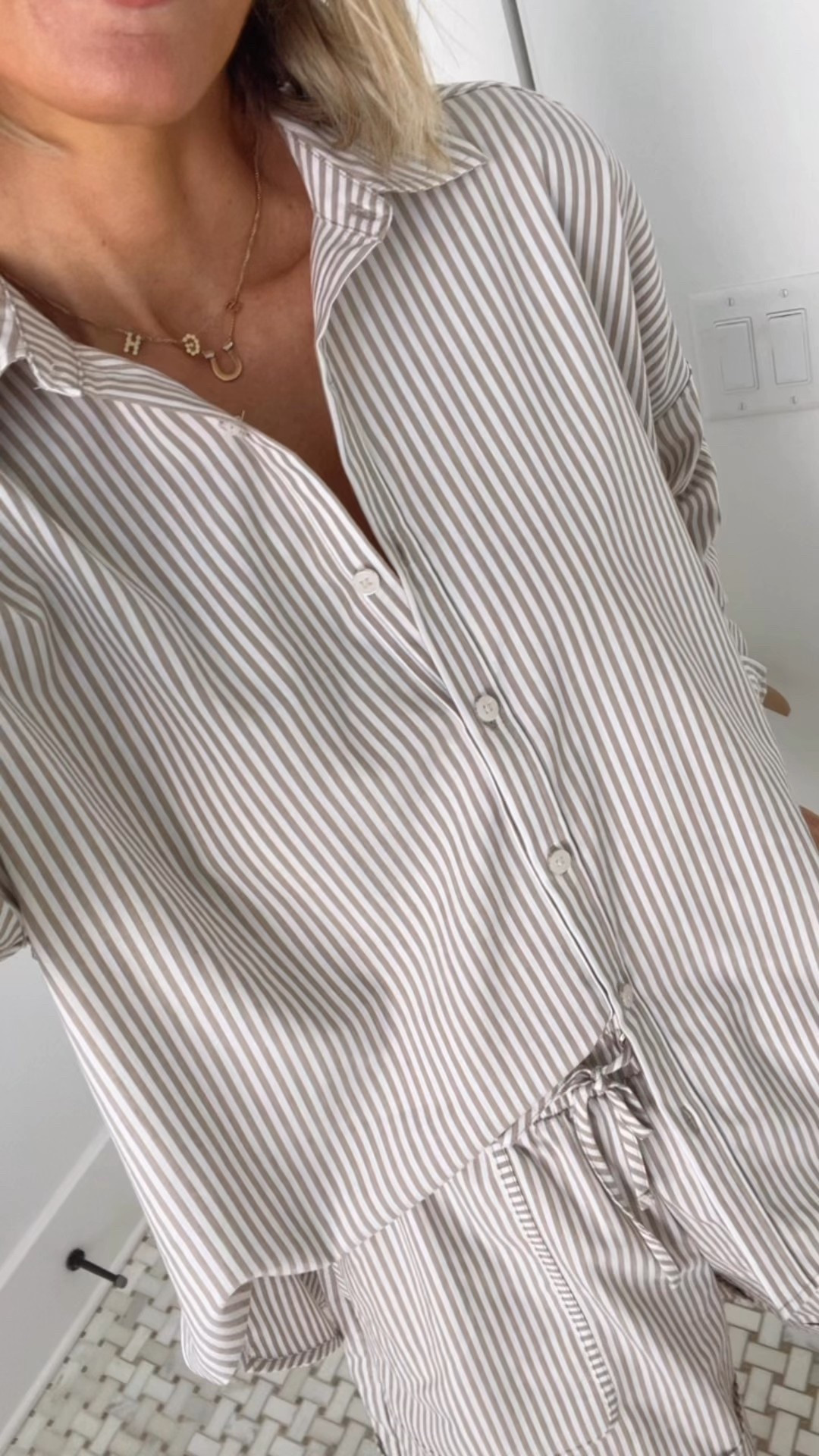 Love this stripe set for spring and summer. It has matching shorts or pants 