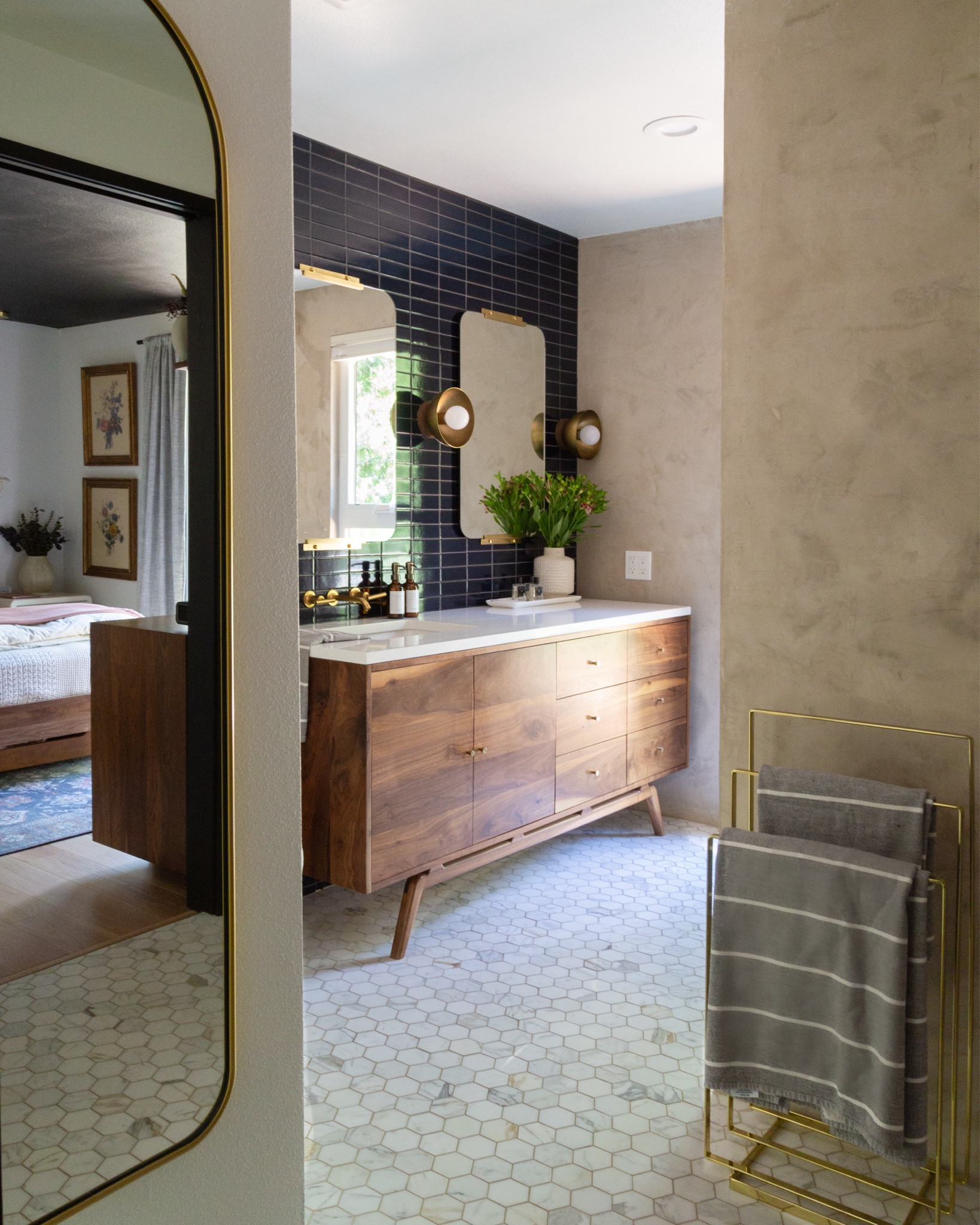 the midcentury modern bathroom of my dream 

#LTKHome