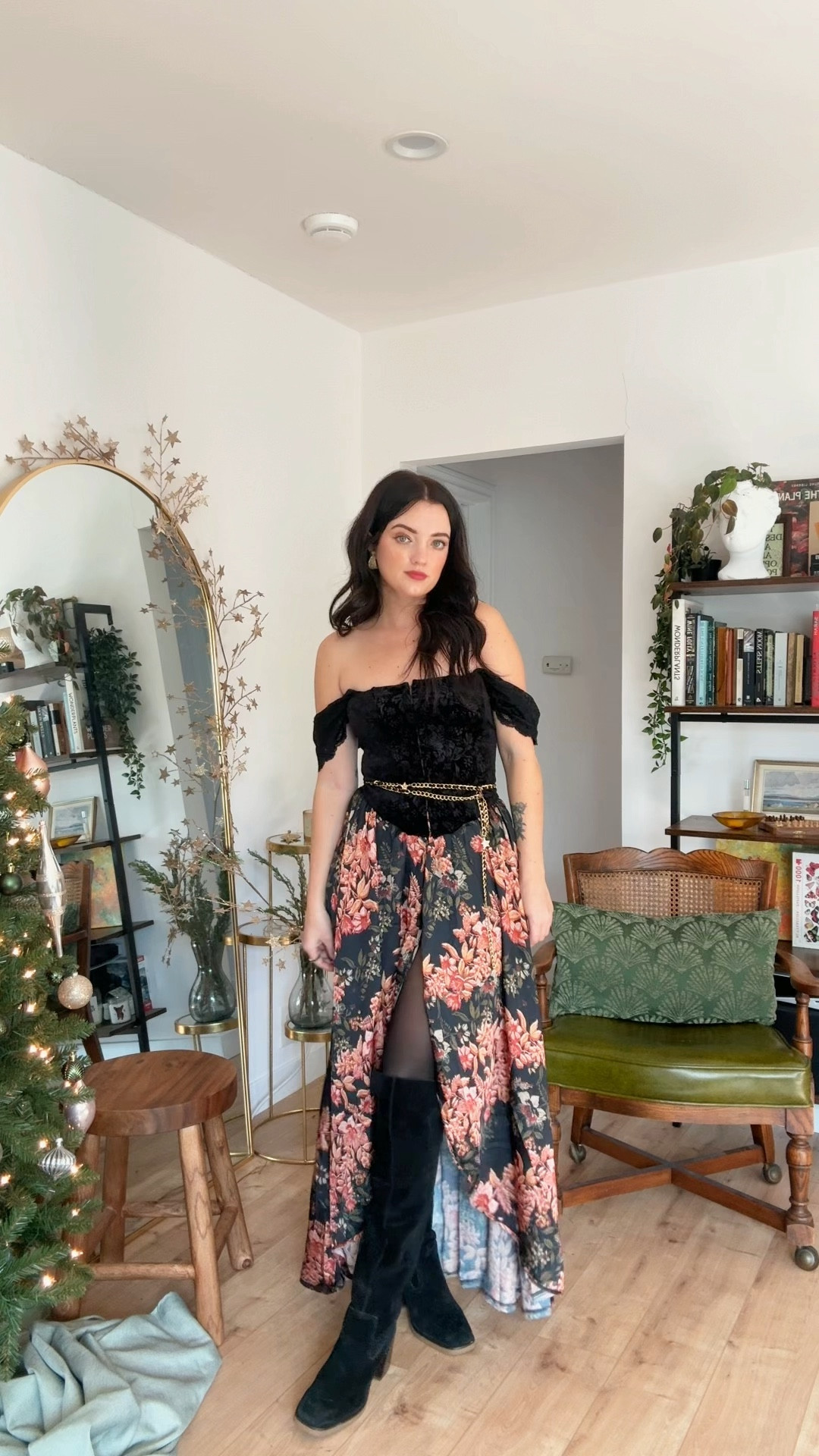 Holiday fashion #ootd #style #corset #floraldress #style #winterholidaylook

#LTKSeasonal